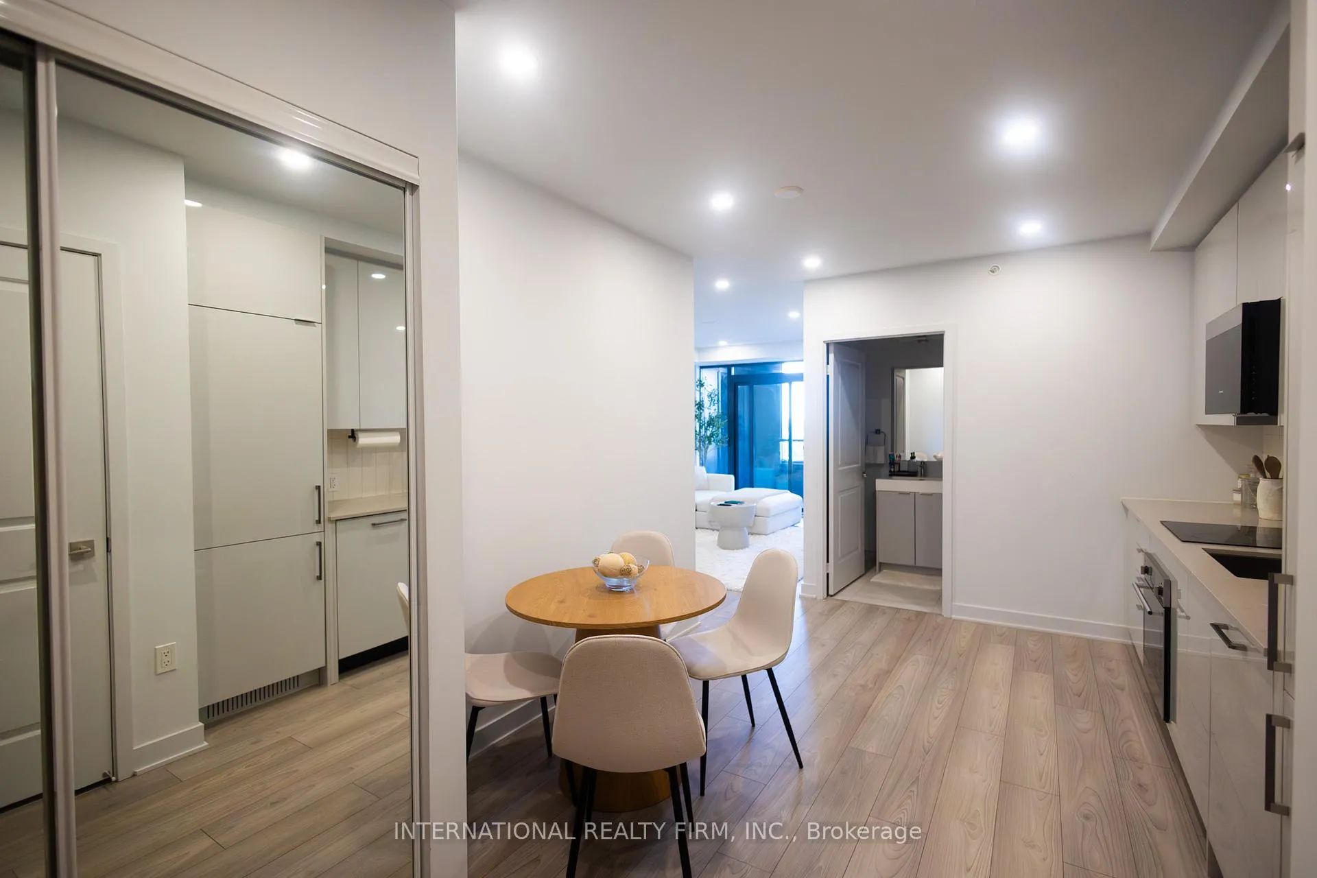 Photo 4 of Unit 503, 2920 Highway 7 Road W, Vaughan, Concord — HOMEH