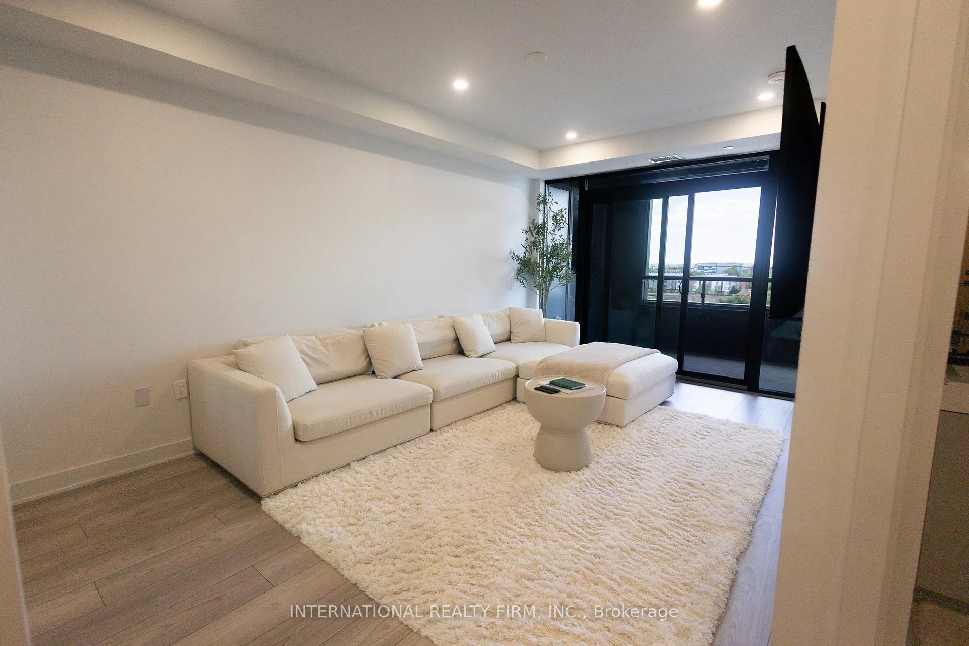 Photo 7 of Unit 503, 2920 Highway 7 Road W, Vaughan, Concord — HOMEH