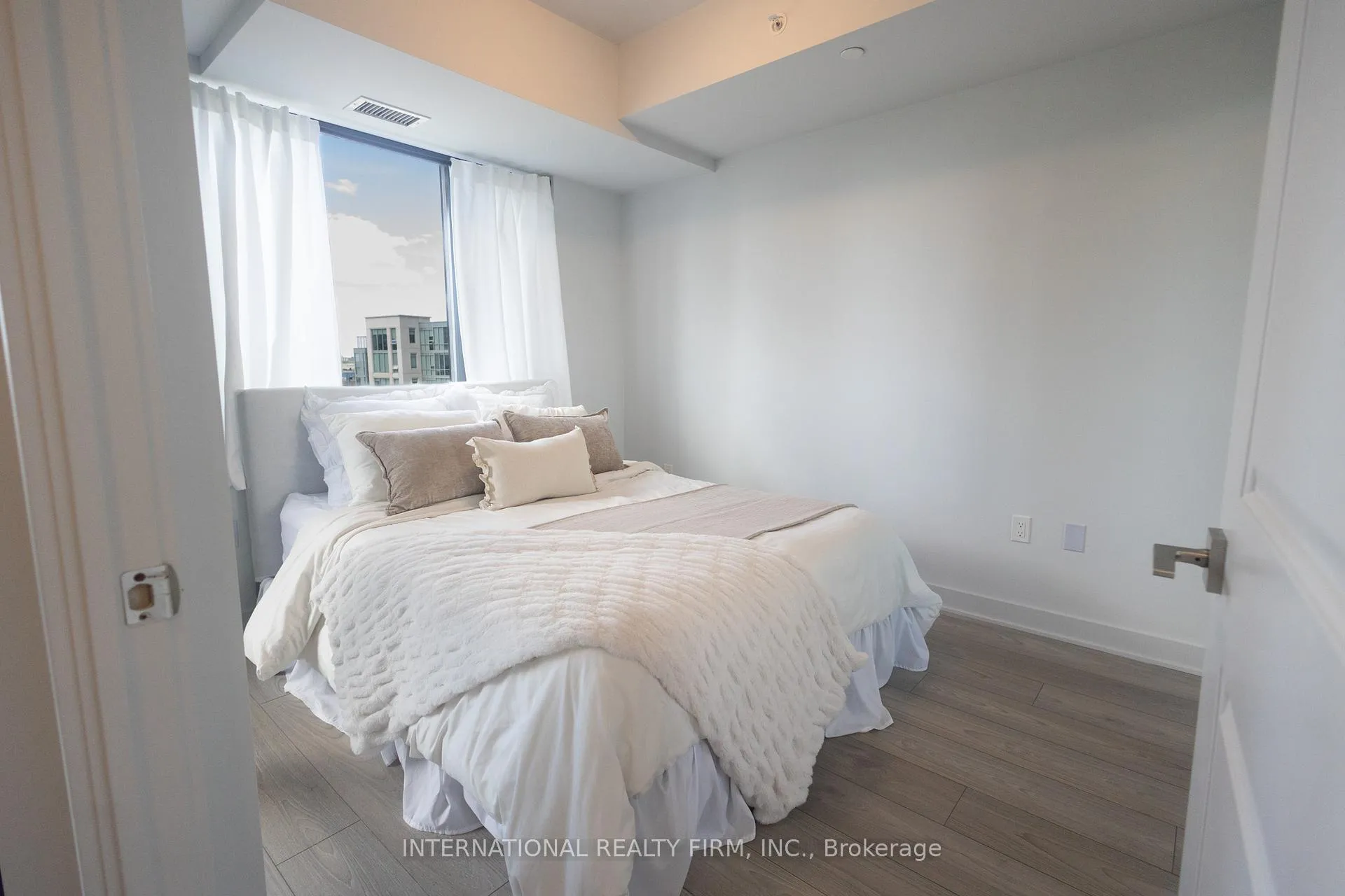 Photo 11 of Unit 503, 2920 Highway 7 Road W, Vaughan, Concord — HOMEH