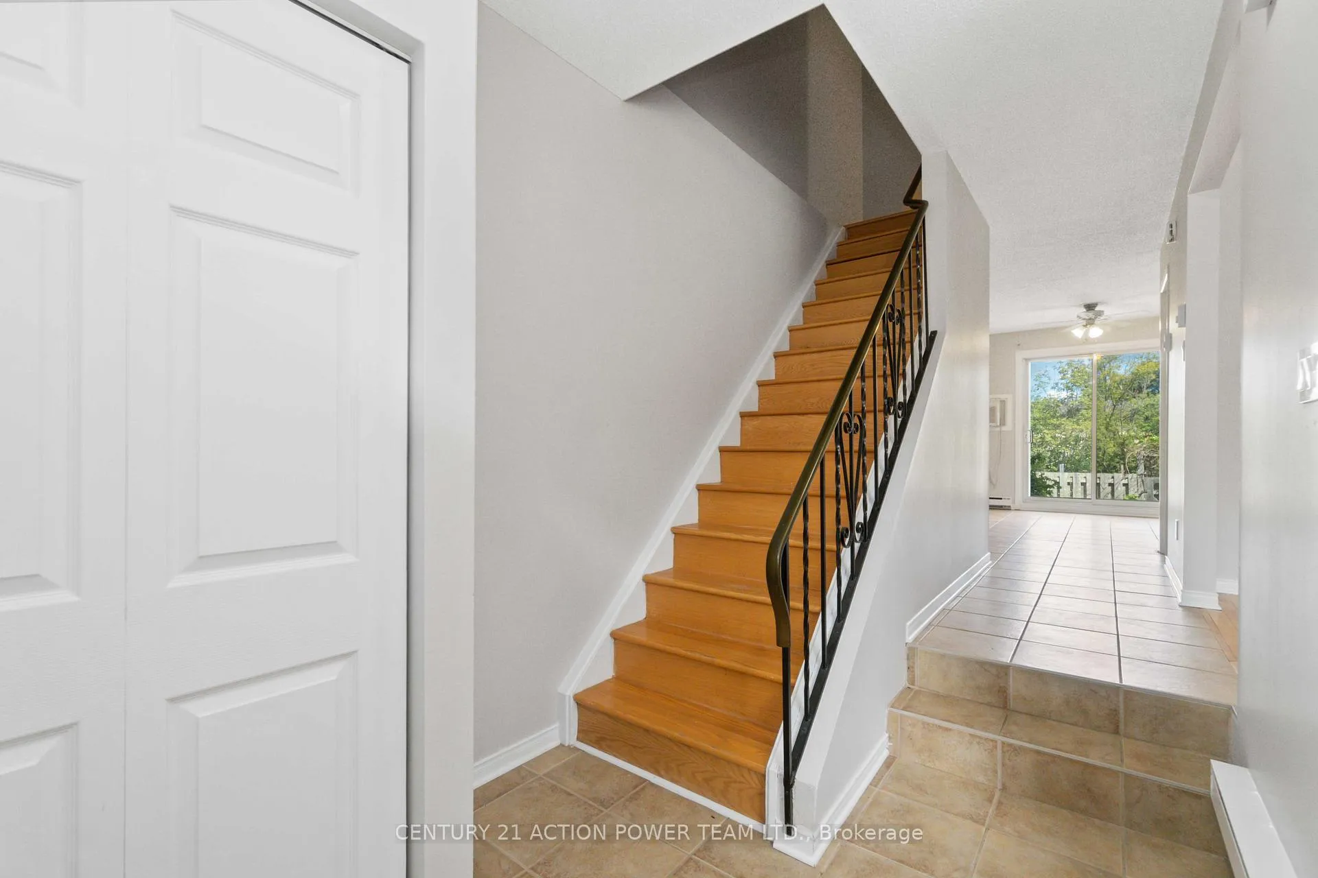 Photo 3 of Unit 17, 3103 Armada Avenue, Ottawa, Sawmill Creek/Timbermill — HOMEH