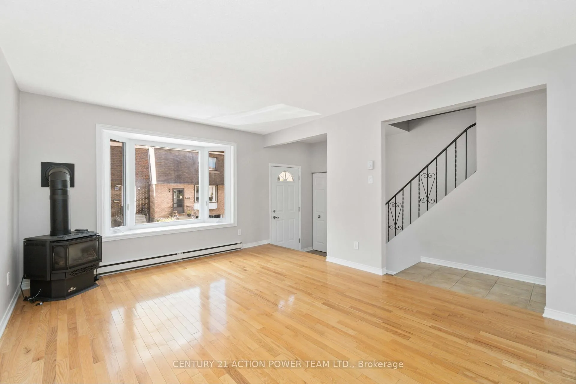 Photo 5 of Unit 17, 3103 Armada Avenue, Ottawa, Sawmill Creek/Timbermill — HOMEH