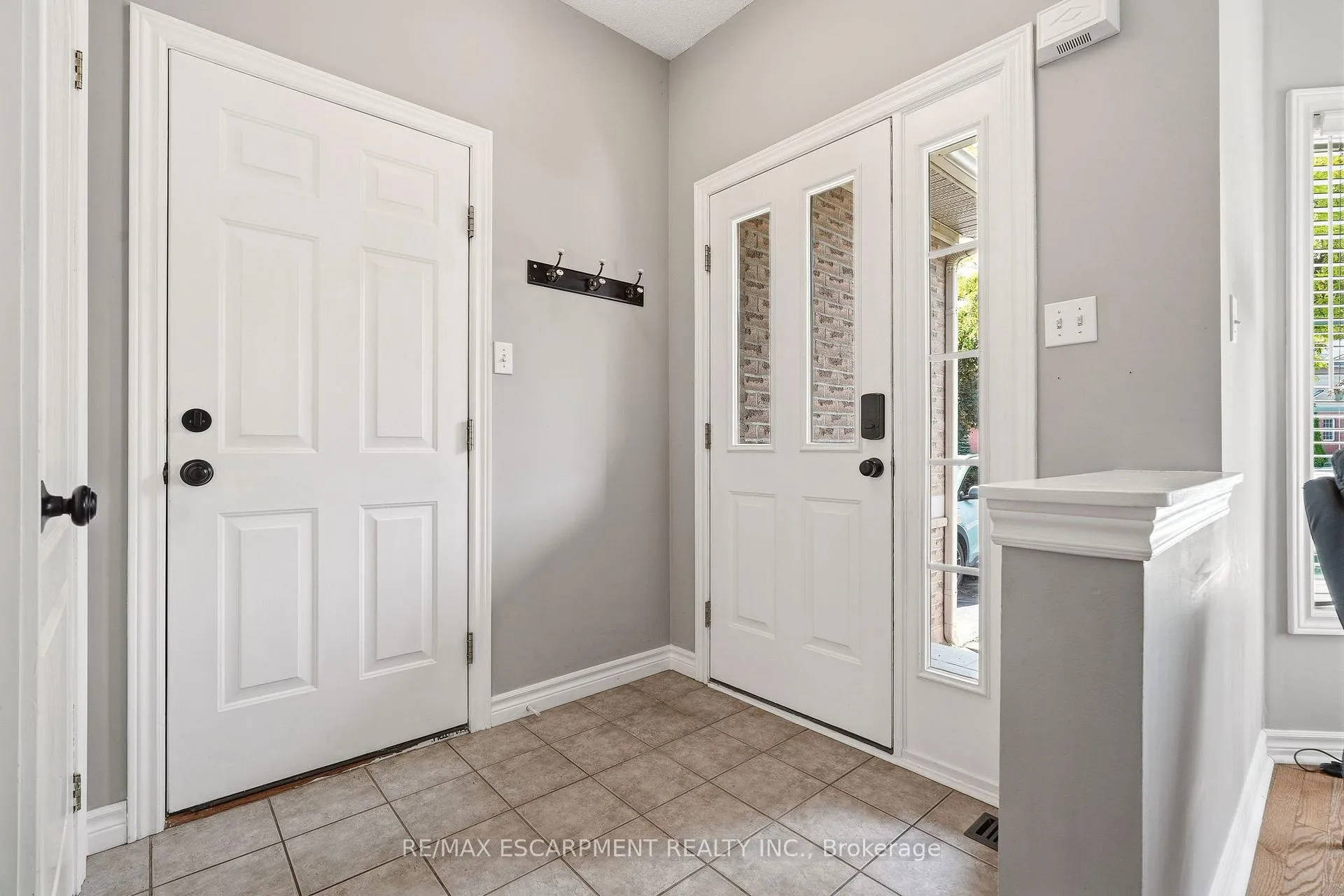 Photo 2 of 78 Sumac Court, Grimsby, Grimsby West — HOMEH