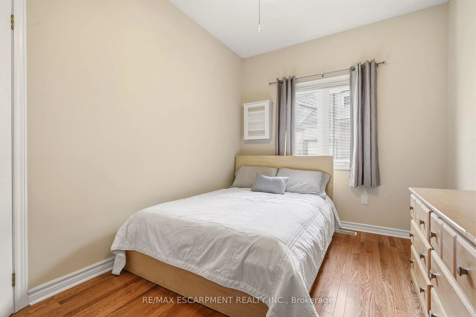 Photo 11 of 78 Sumac Court, Grimsby, Grimsby West — HOMEH