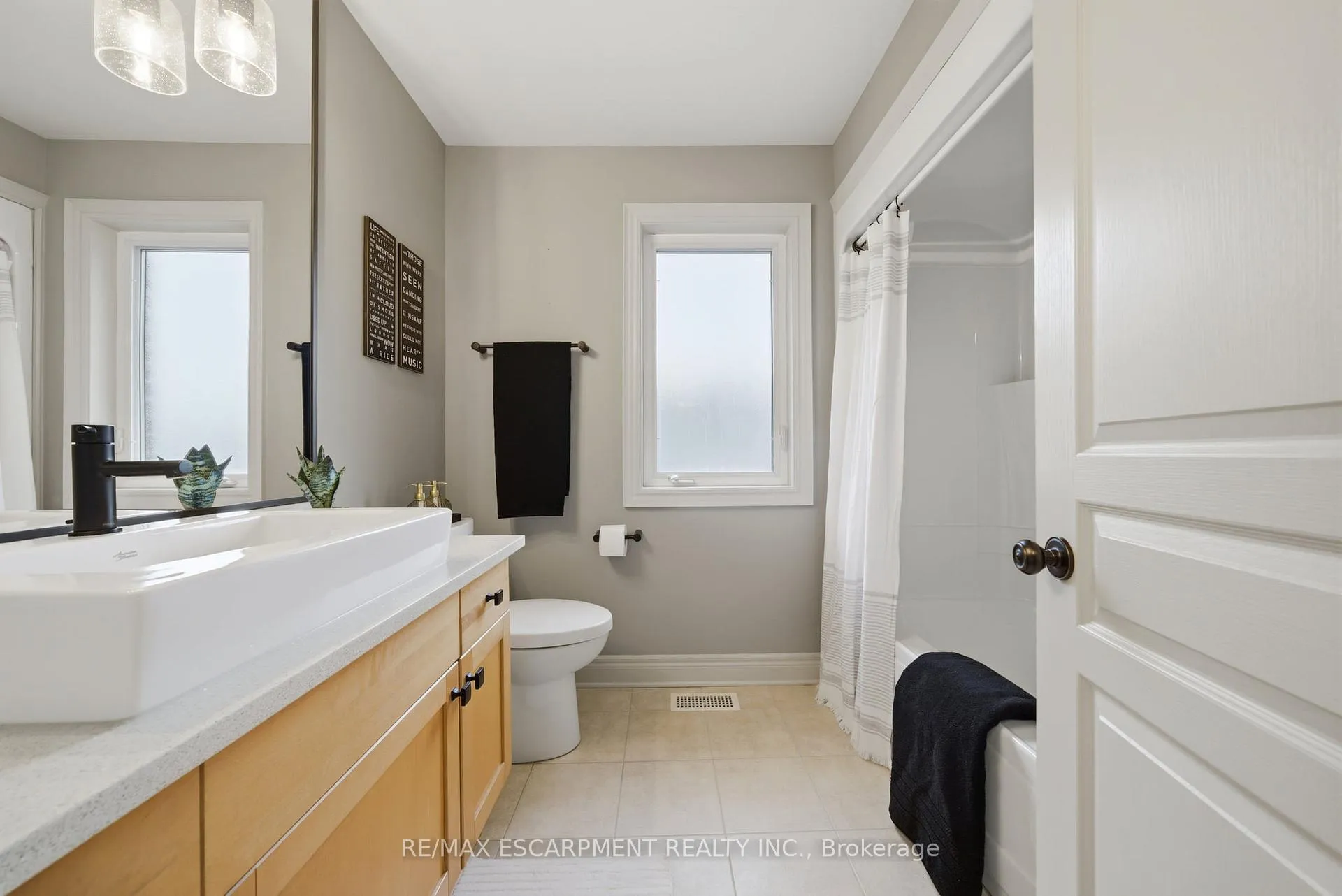 Photo 26 of 4141 Stadelbauer Drive, Lincoln, Beamsville — HOMEH