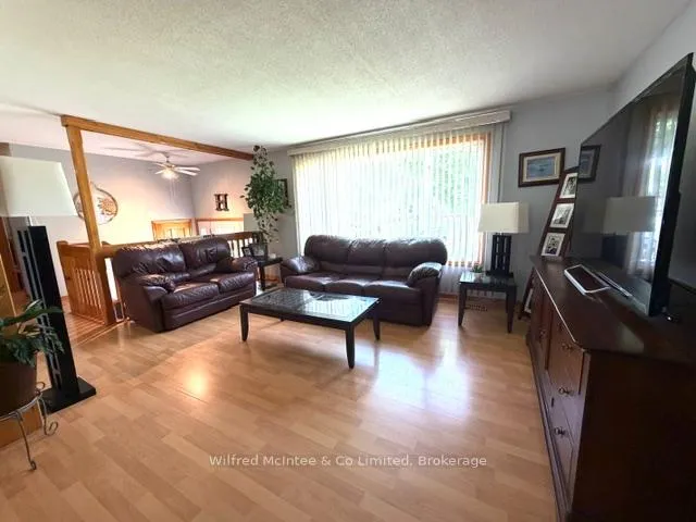 Photo 5 of 925 Old Durham Road, Brockton — HOMEH