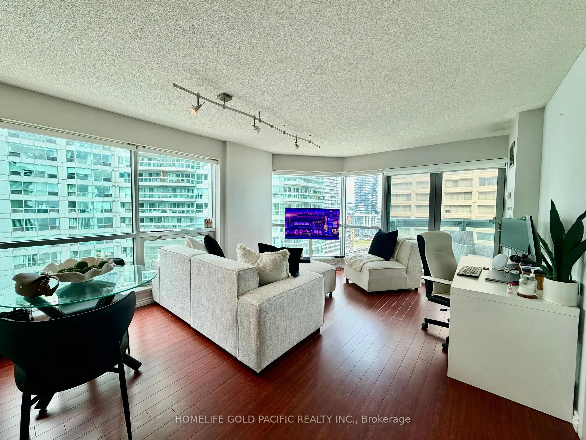 Photo 2 of Unit 1903, 10 Queens Quay W, Toronto, Waterfront Communities — HOMEH