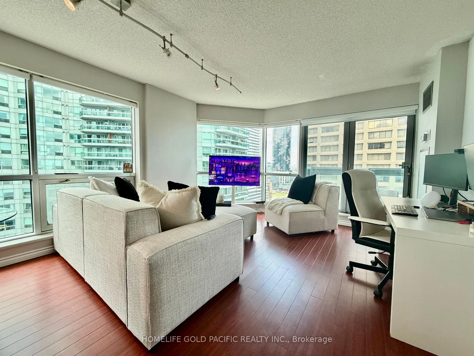 Photo 3 of Unit 1903, 10 Queens Quay W, Toronto, Waterfront Communities — HOMEH