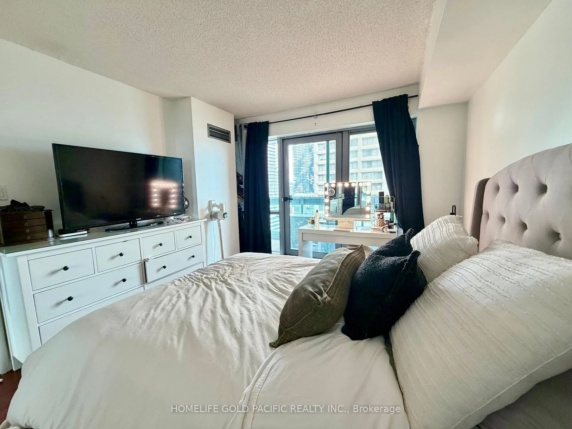 Photo 8 of Unit 1903, 10 Queens Quay W, Toronto, Waterfront Communities — HOMEH