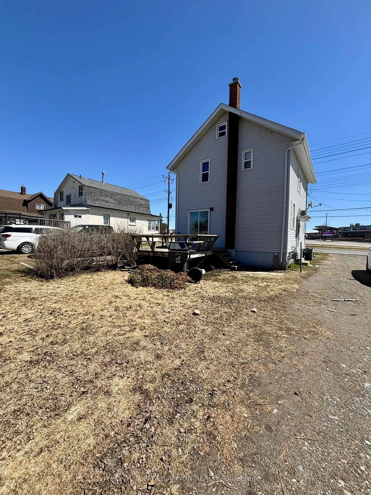 Photo 3 of 182 High Street N, Thunder Bay, College Heights — HOMEH