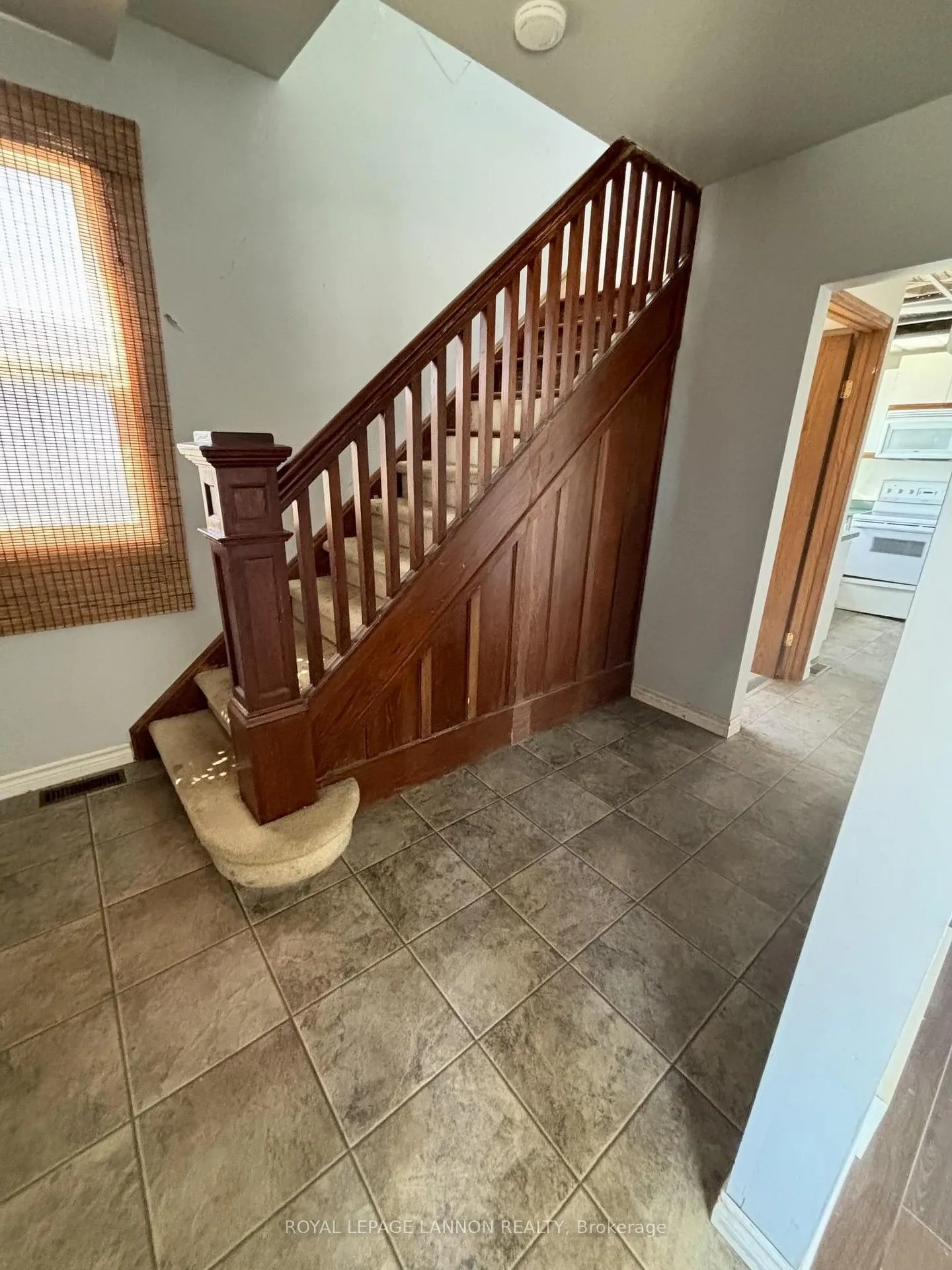 Photo 8 of 182 High Street N, Thunder Bay, College Heights — HOMEH