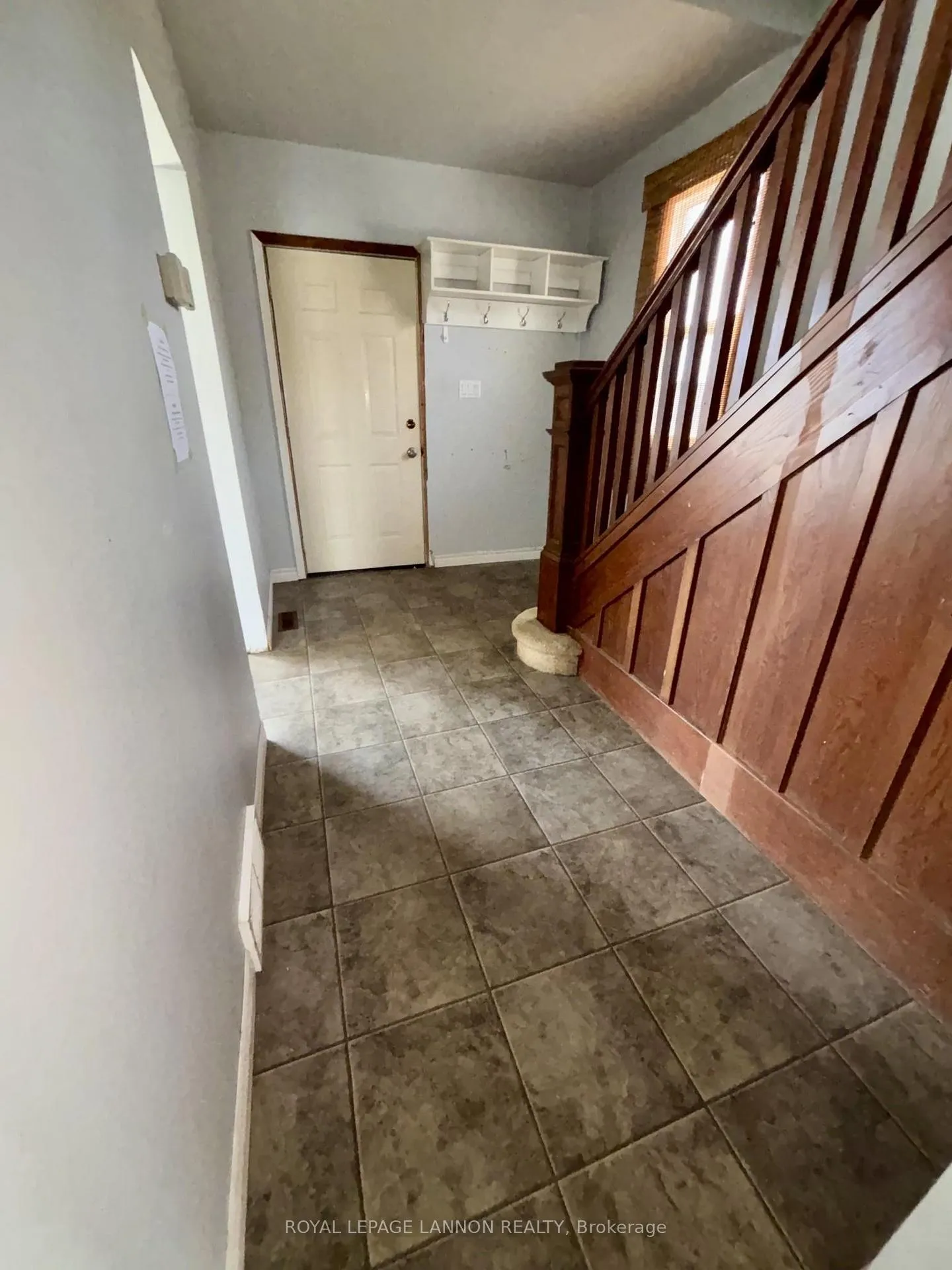 Photo 9 of 182 High Street N, Thunder Bay, College Heights — HOMEH