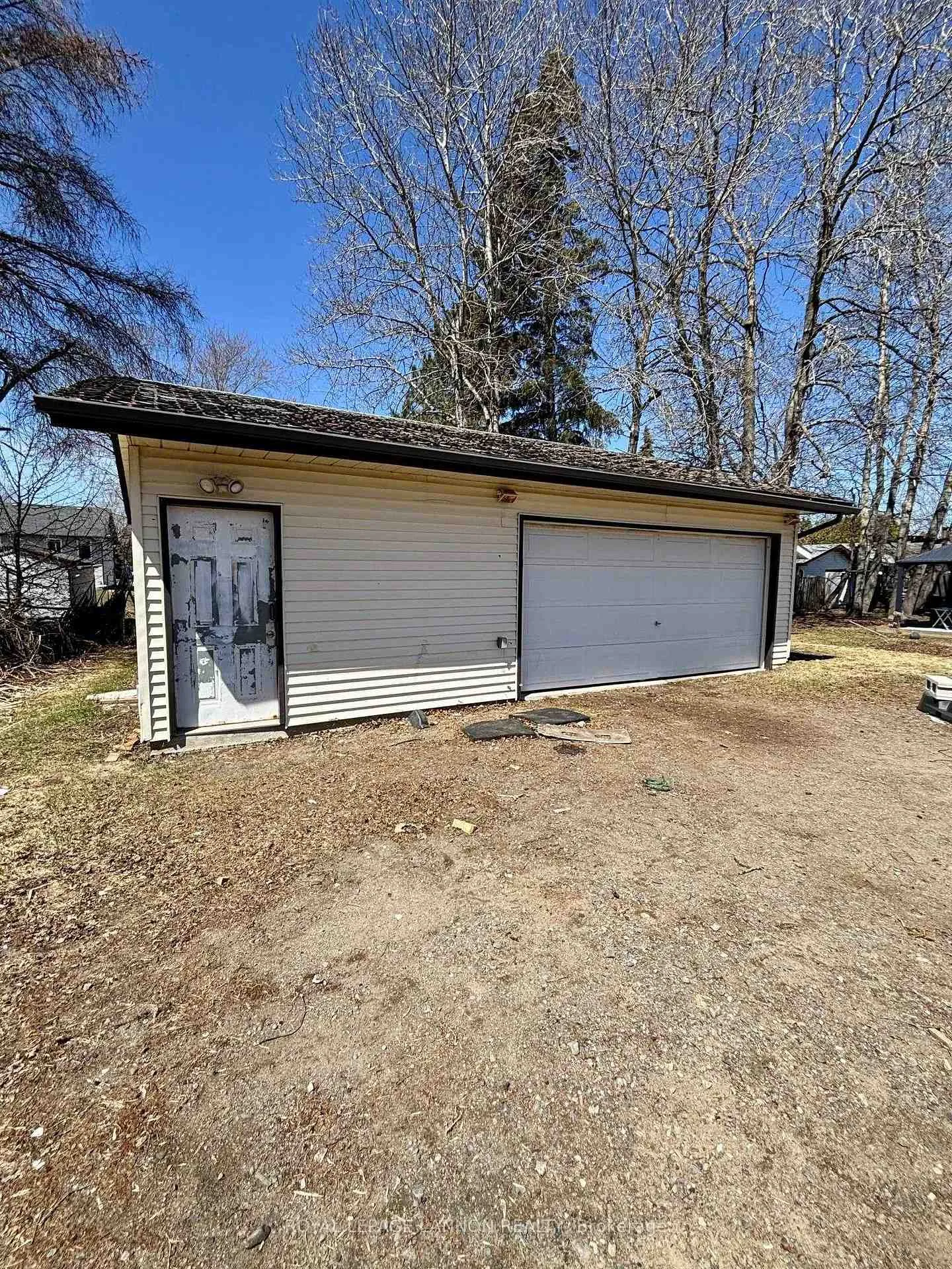 Photo 17 of 182 High Street N, Thunder Bay, College Heights — HOMEH