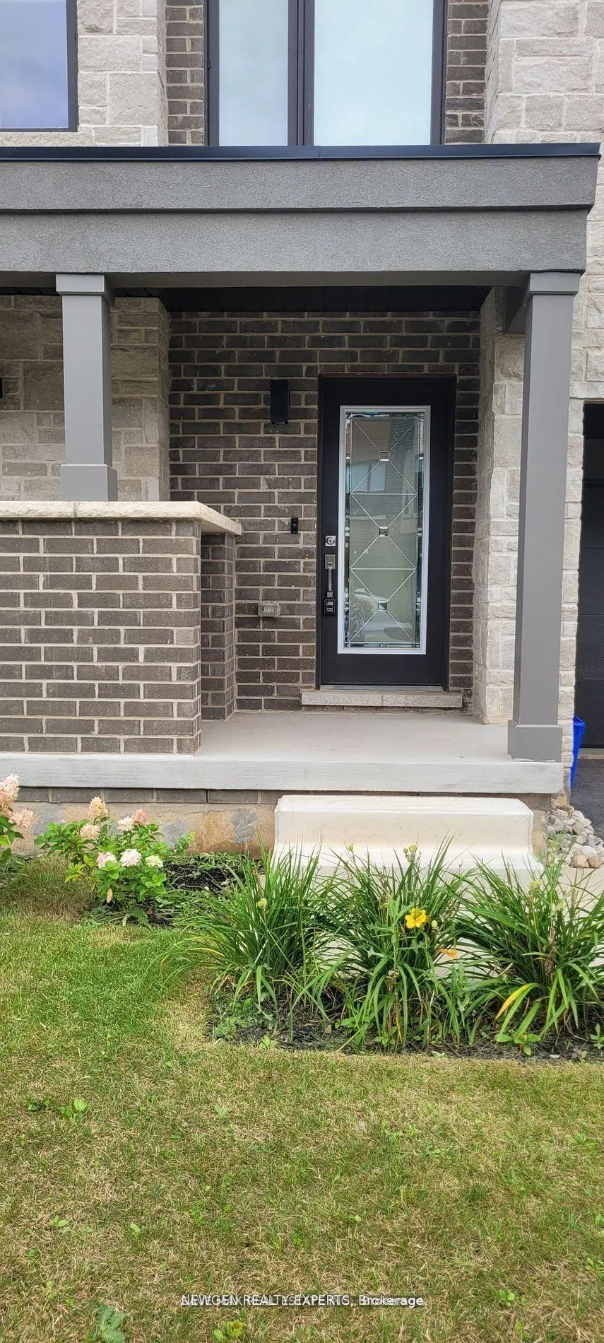 Photo 2 of 74 Windtree Way, Halton Hills, Georgetown — HOMEH