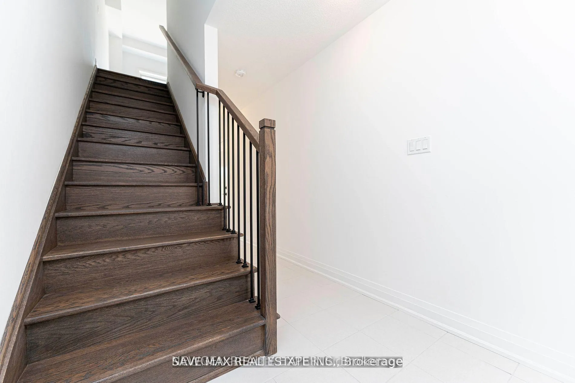 Photo 8 of 74 Windtree Way, Halton Hills, Georgetown — HOMEH