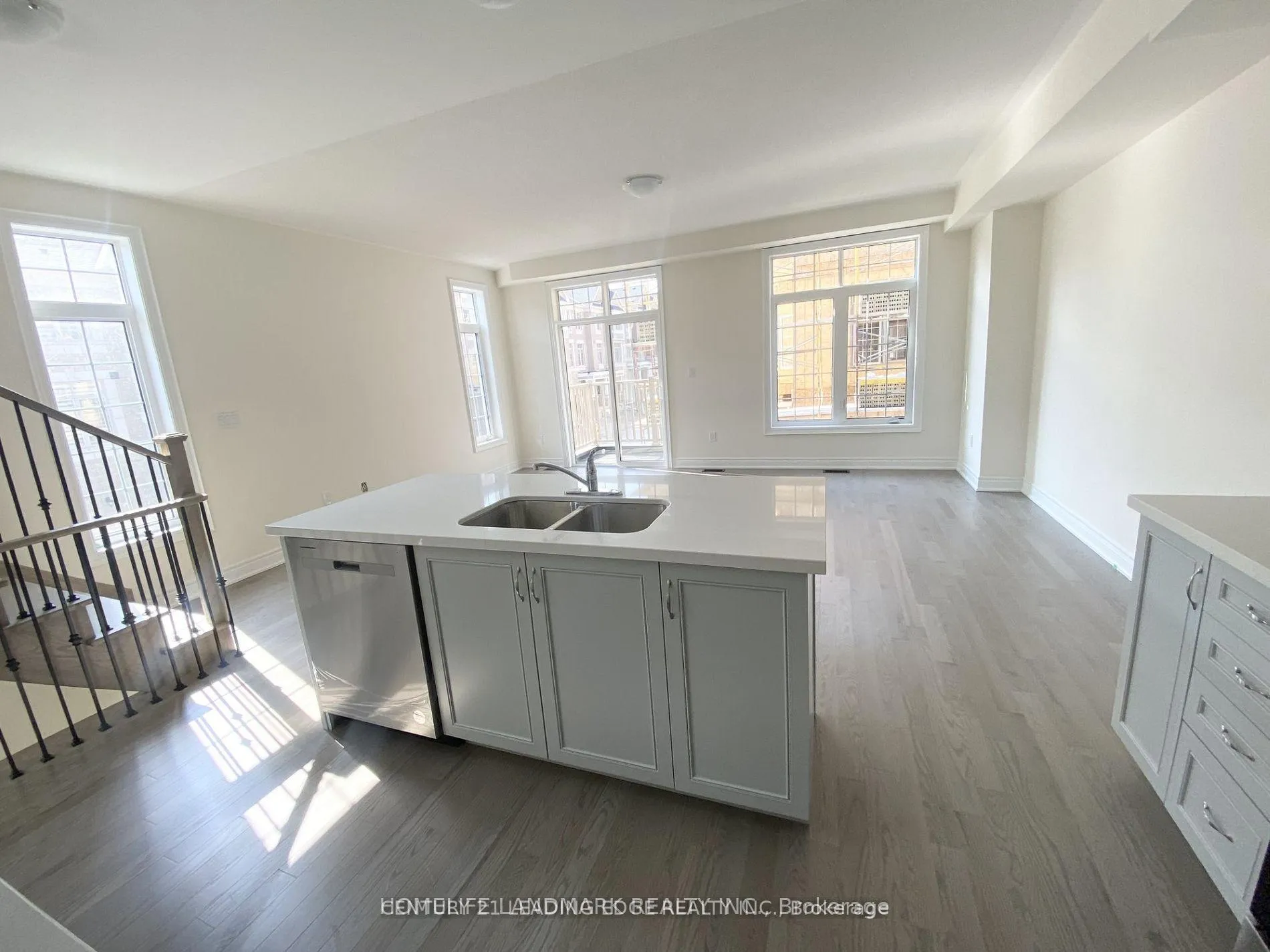 Photo 3 of 2 Phillipsen Way, Markham, Cedarwood — HOMEH