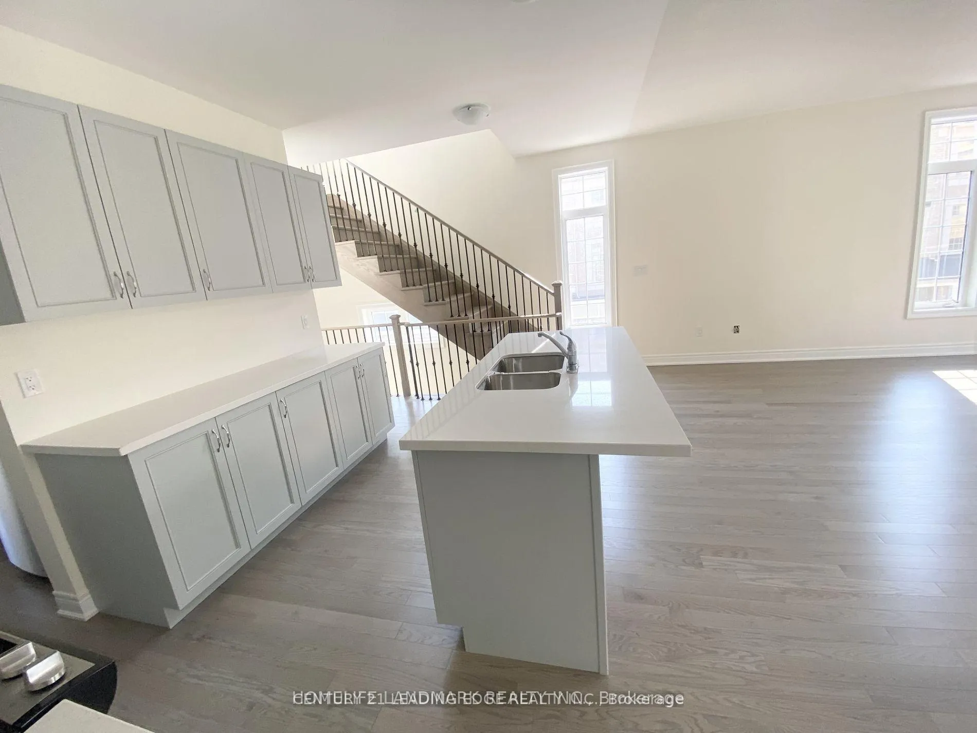 Photo 5 of 2 Phillipsen Way, Markham, Cedarwood — HOMEH