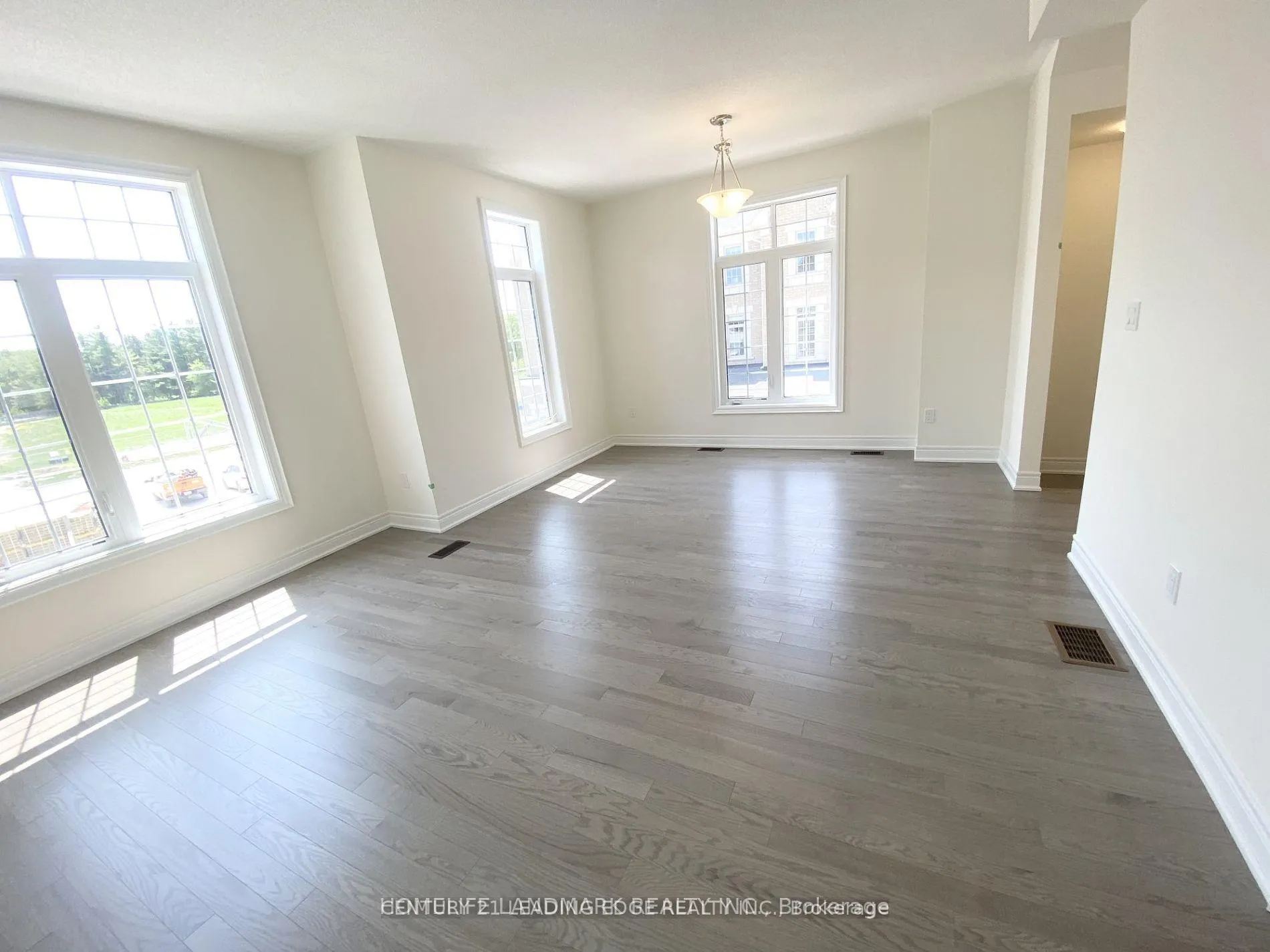 Photo 13 of 2 Phillipsen Way, Markham, Cedarwood — HOMEH