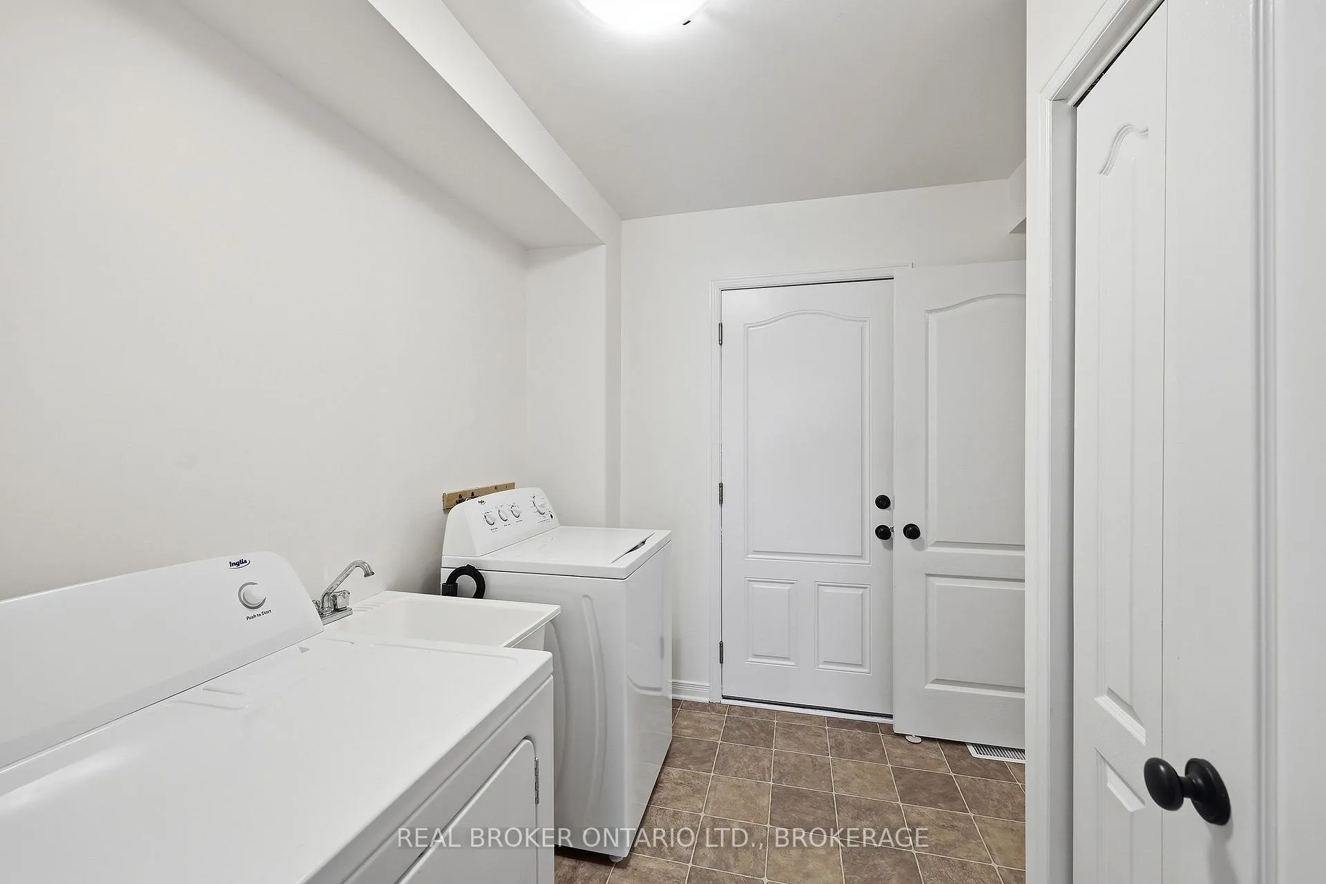Photo 18 of 617 Walters Street, Kingston, Kingston East (Incl Barret Crt) — HOMEH