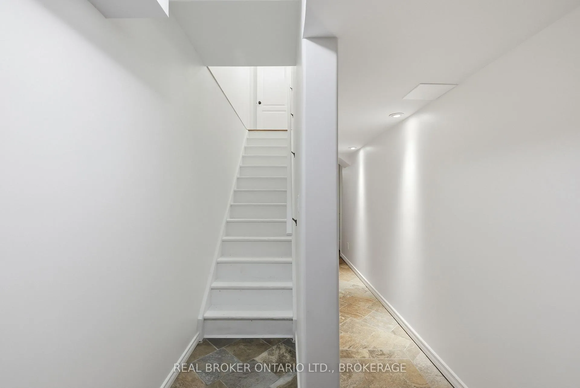 Photo 33 of 617 Walters Street, Kingston, Kingston East (Incl Barret Crt) — HOMEH