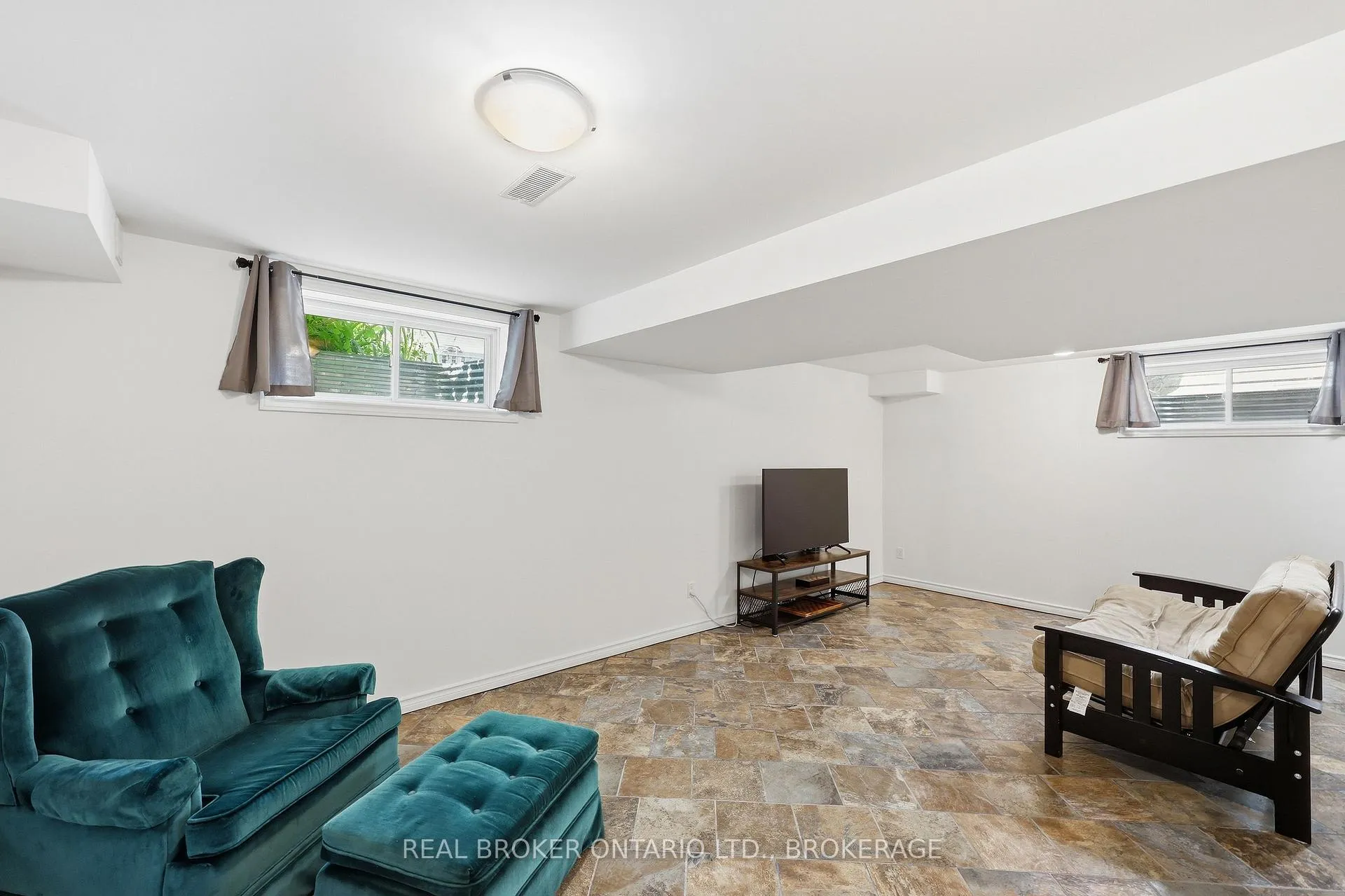 Photo 35 of 617 Walters Street, Kingston, Kingston East (Incl Barret Crt) — HOMEH