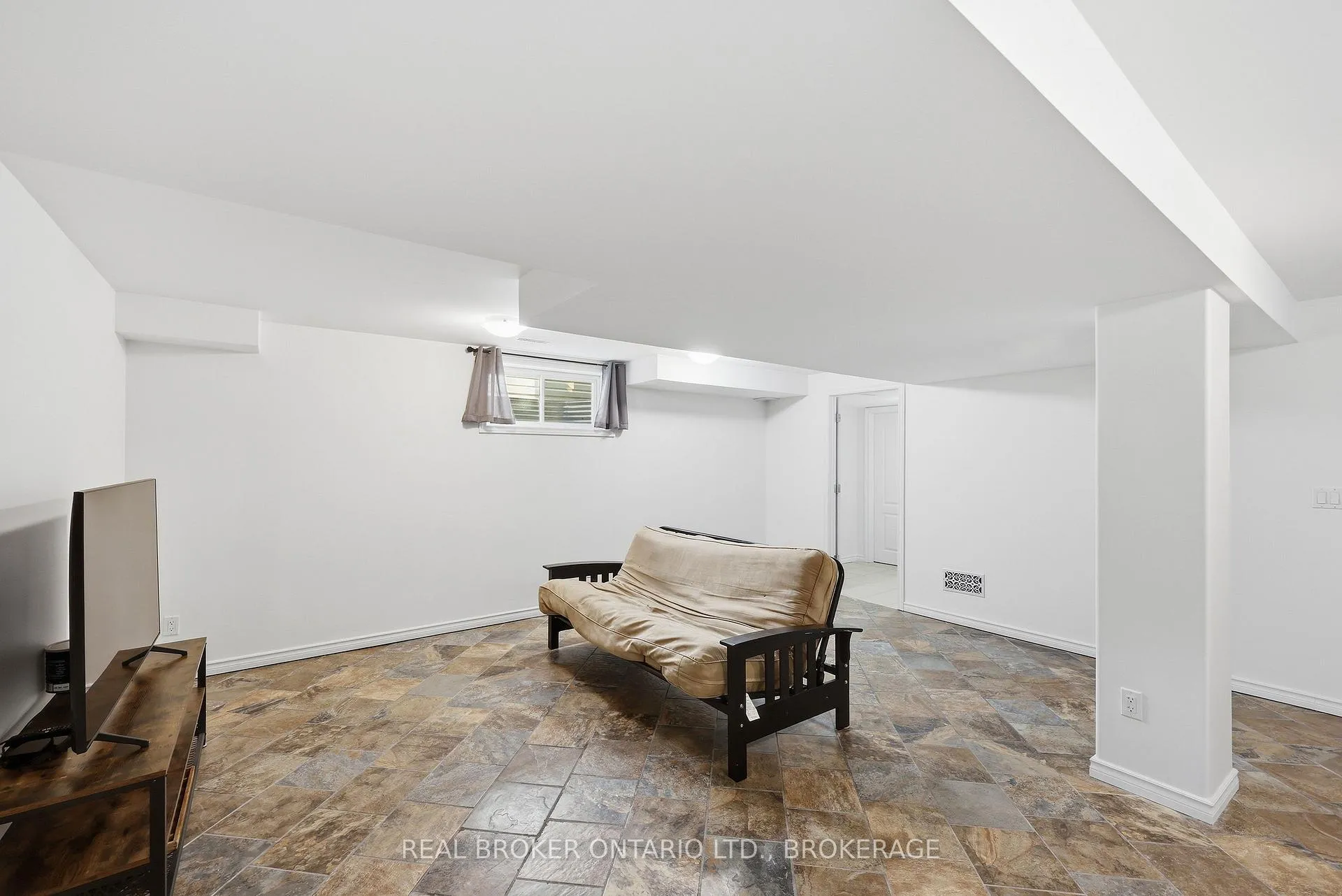 Photo 36 of 617 Walters Street, Kingston, Kingston East (Incl Barret Crt) — HOMEH