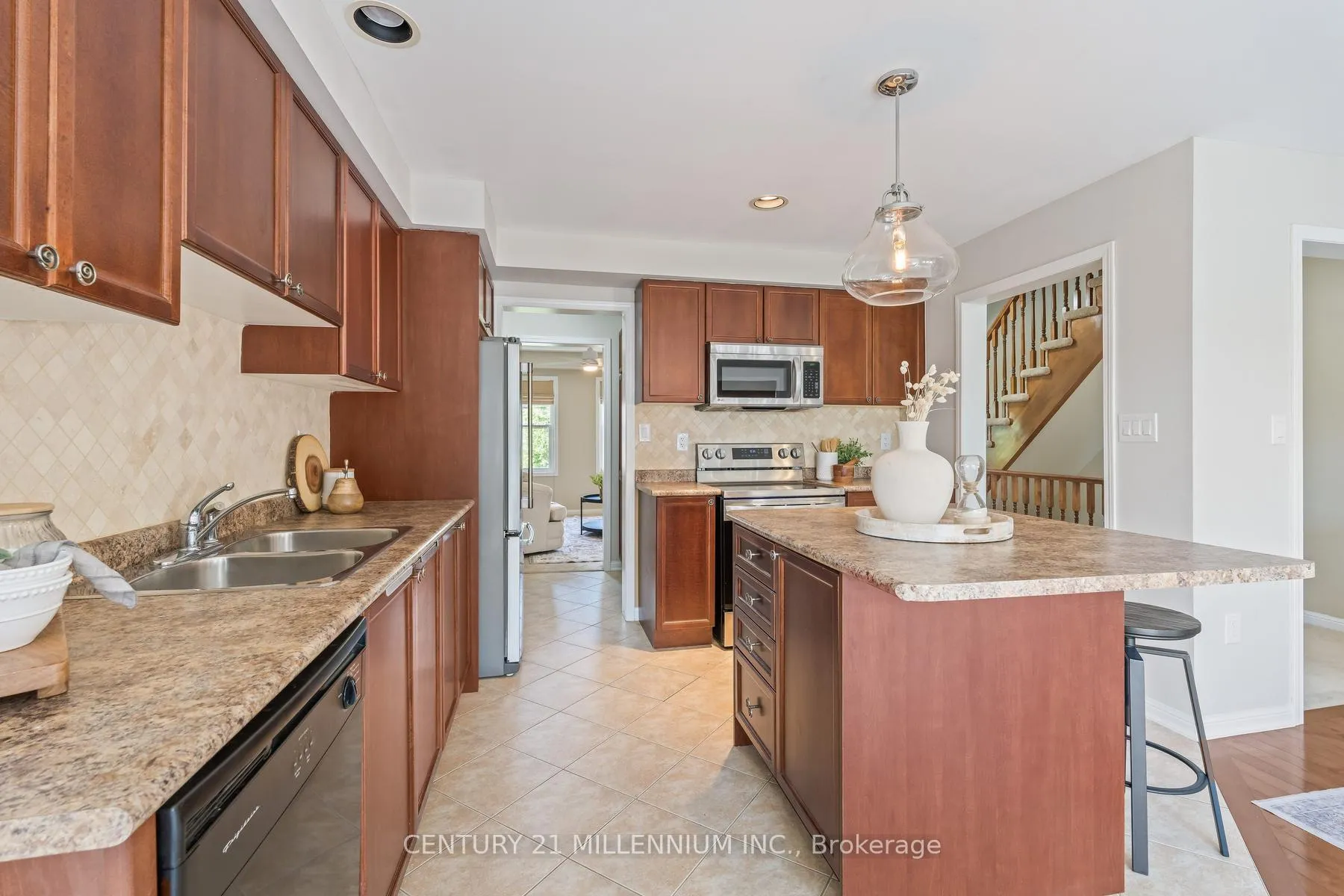 Photo 12 of 699 Cargill Path, Milton, Coates — HOMEH