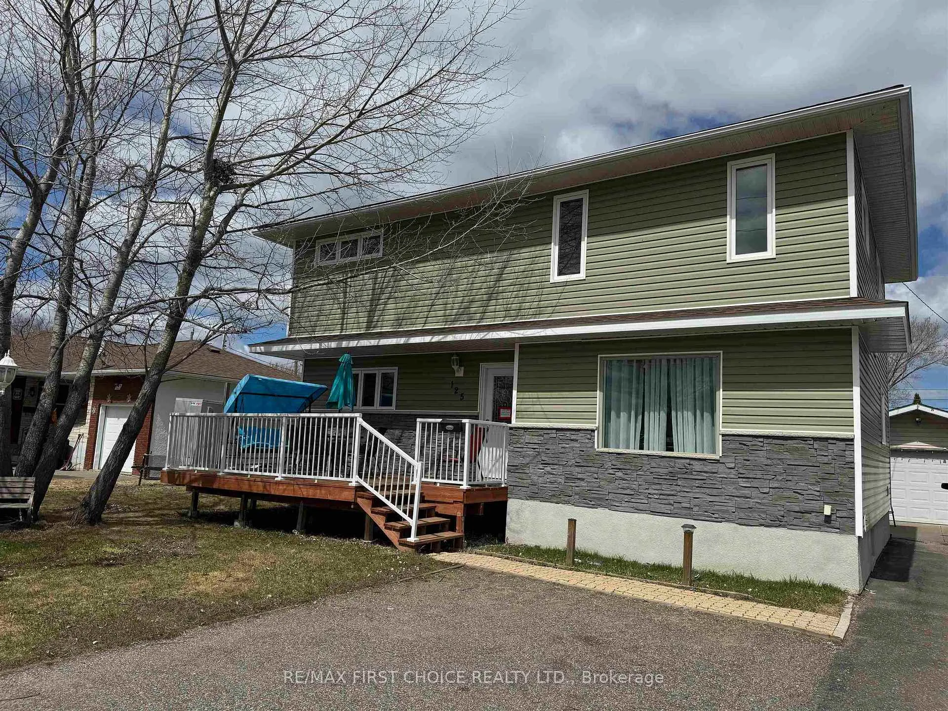 Photo 2 of 125 Walsh Street W, Thunder Bay, Green Acres — HOMEH