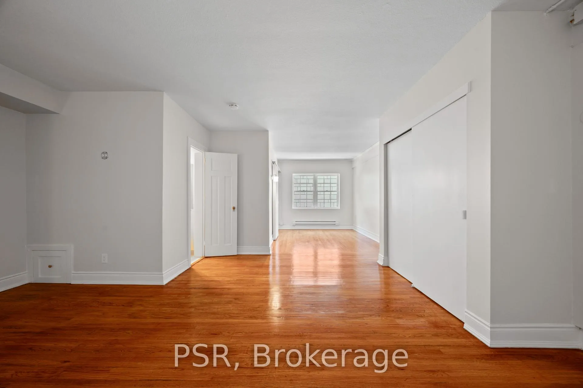 Photo 3 of Unit 45, 8 St Thomas Street, Toronto, Bay Street Corridor — HOMEH