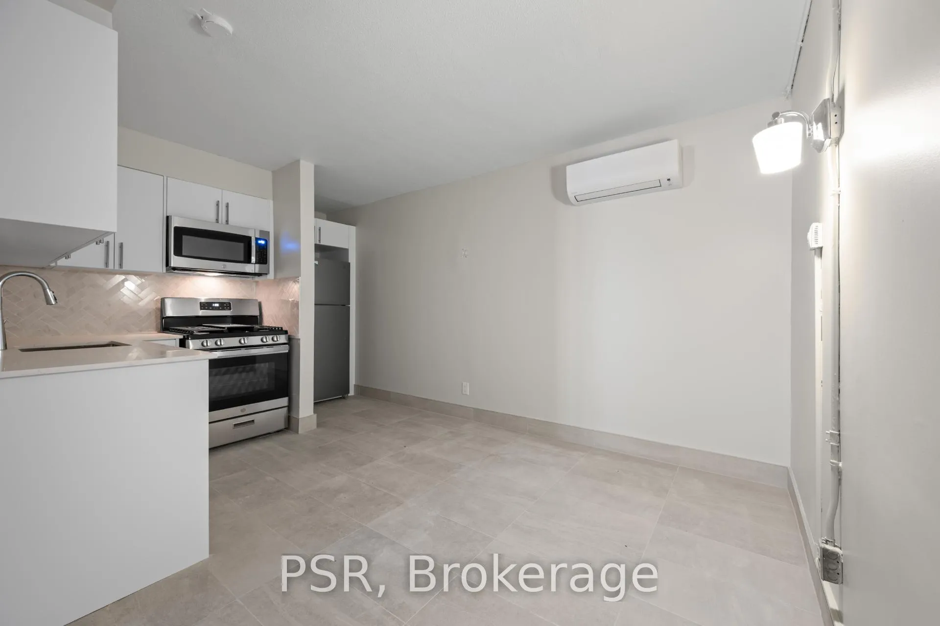 Photo 6 of Unit 45, 8 St Thomas Street, Toronto, Bay Street Corridor — HOMEH