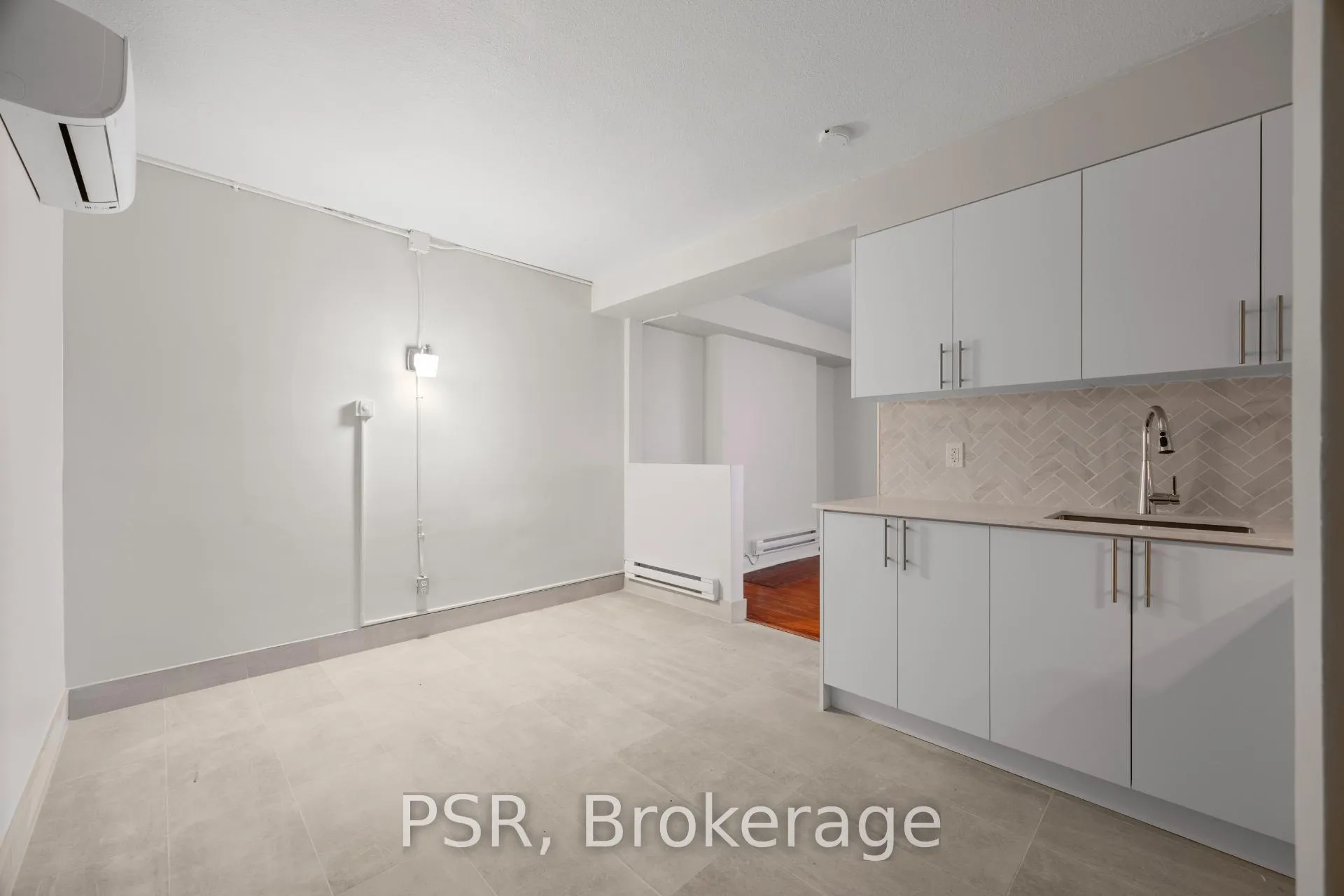 Photo 9 of Unit 45, 8 St Thomas Street, Toronto, Bay Street Corridor — HOMEH