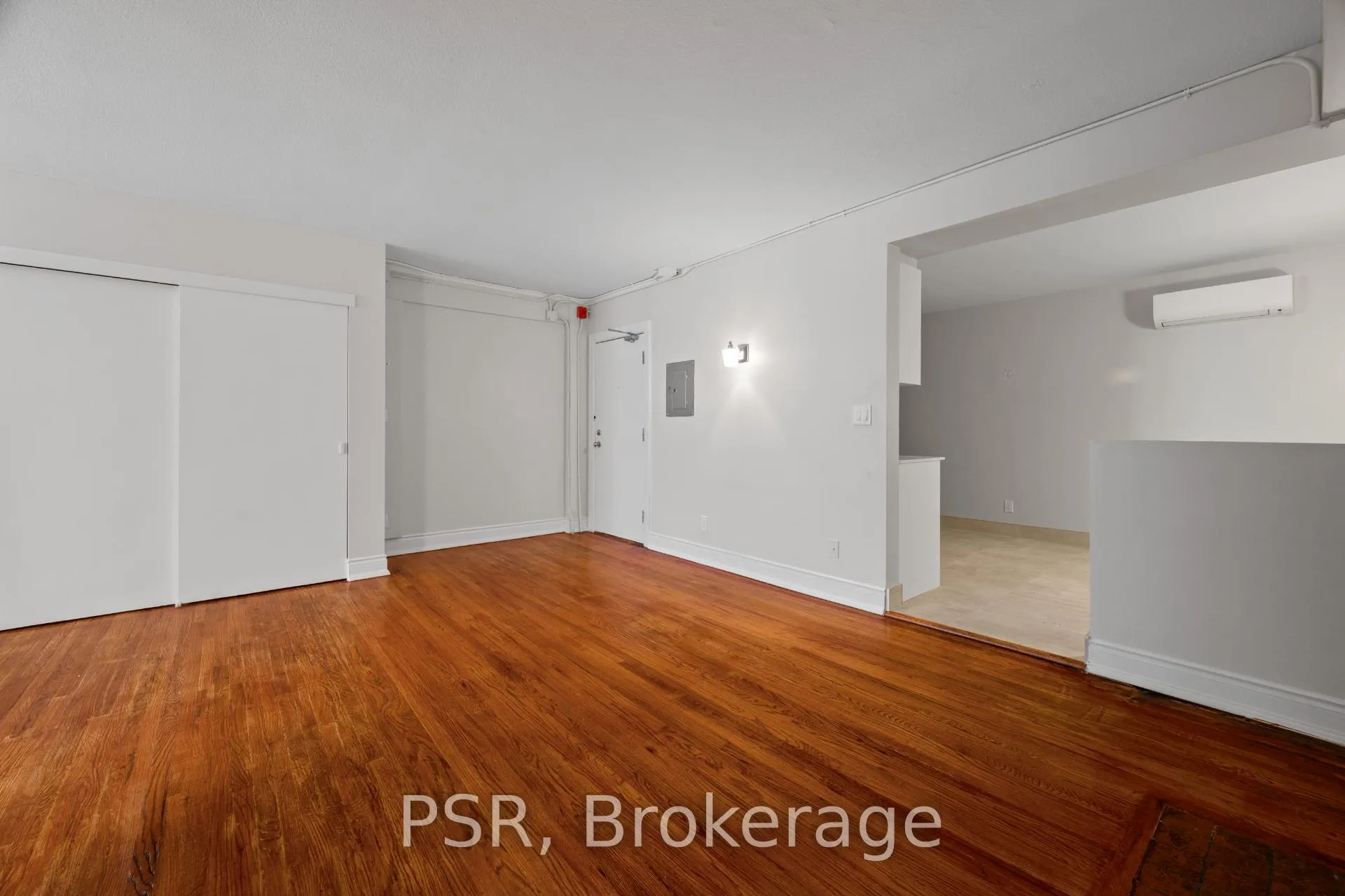 Photo 10 of Unit 45, 8 St Thomas Street, Toronto, Bay Street Corridor — HOMEH