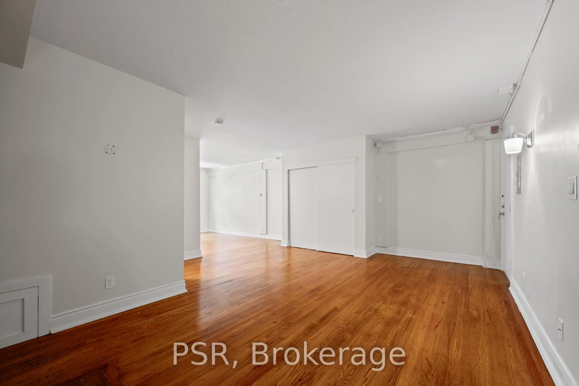 Photo 11 of Unit 45, 8 St Thomas Street, Toronto, Bay Street Corridor — HOMEH