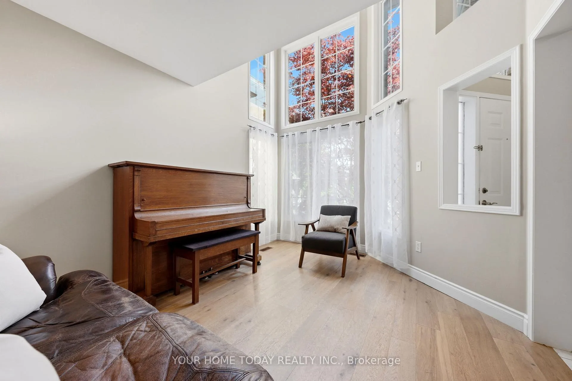 Photo 6 of 5 Curry Crescent, Halton Hills, Georgetown — HOMEH