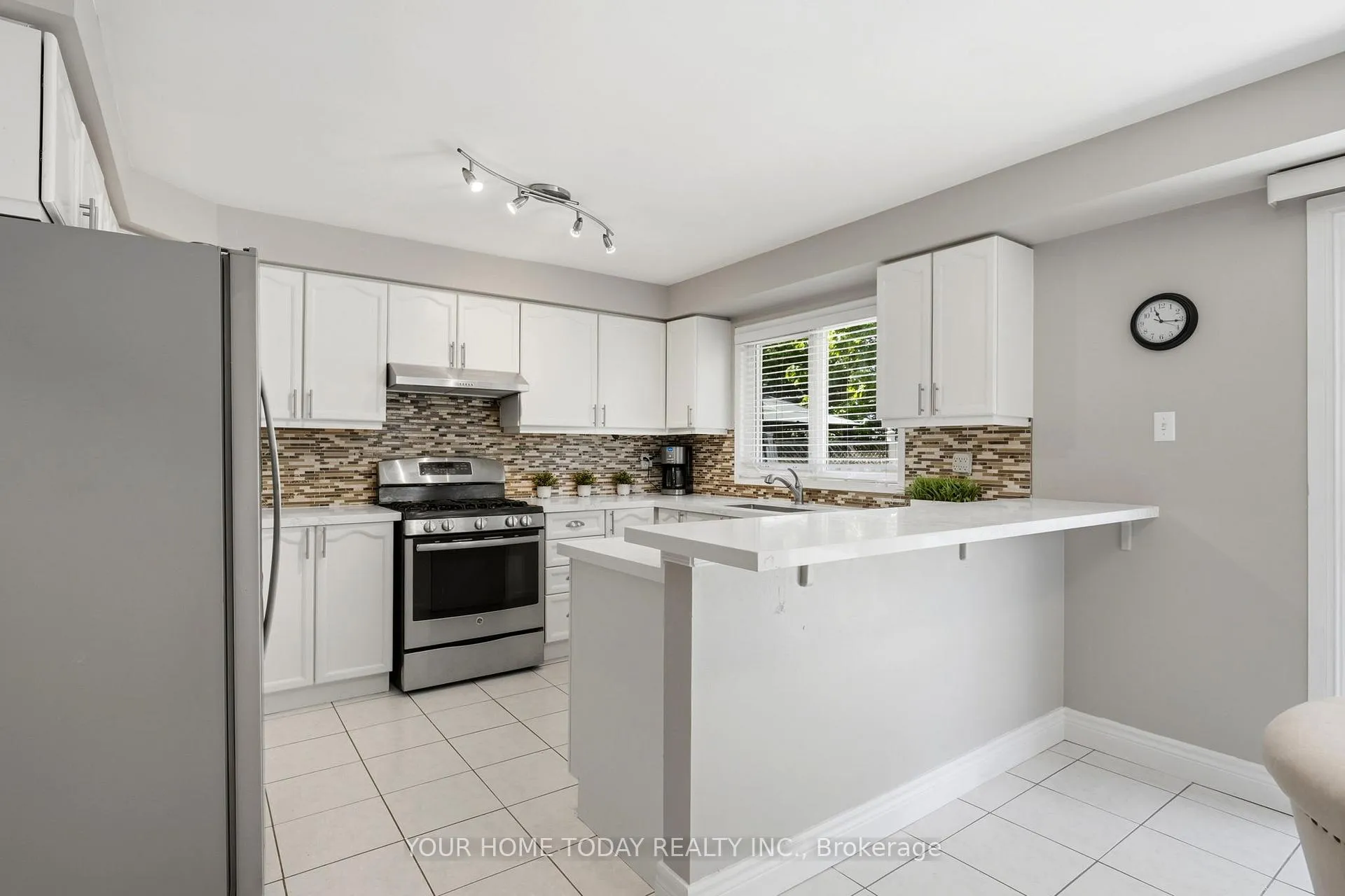 Photo 9 of 5 Curry Crescent, Halton Hills, Georgetown — HOMEH