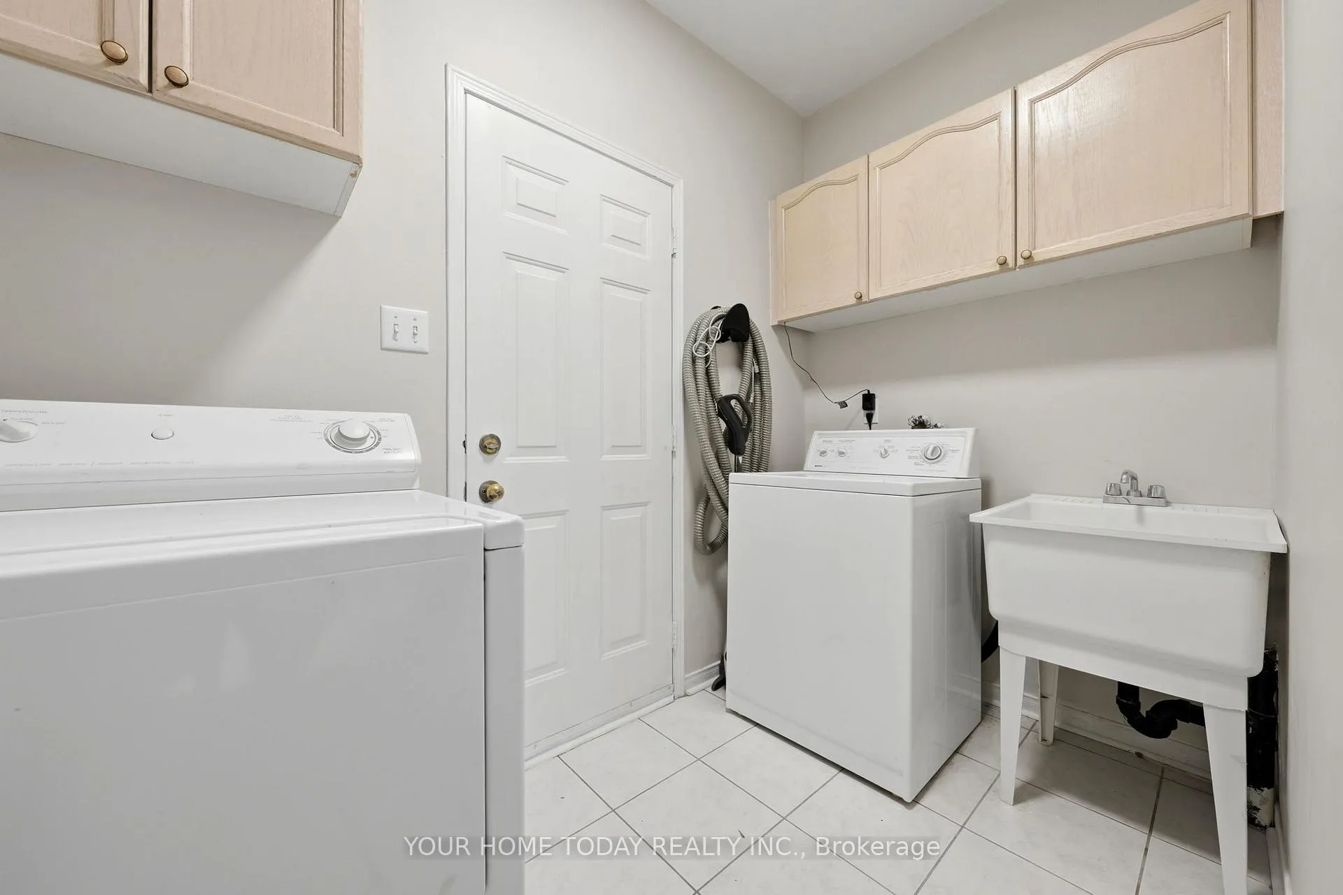 Photo 16 of 5 Curry Crescent, Halton Hills, Georgetown — HOMEH