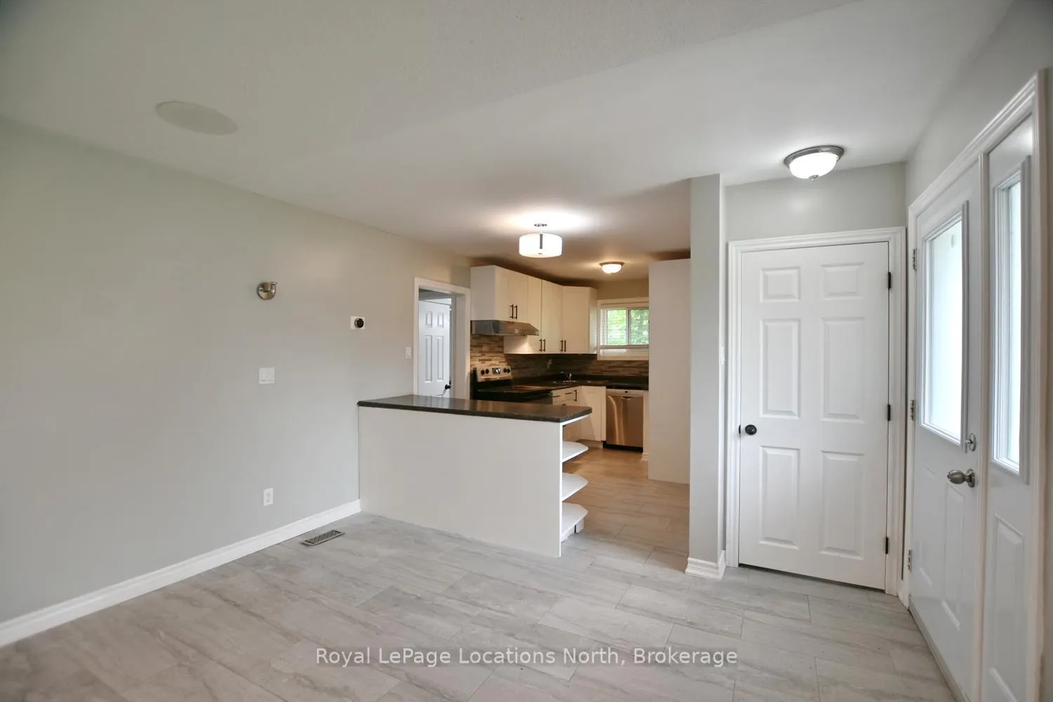 Photo 12 of 638 Oak Street, Collingwood — HOMEH