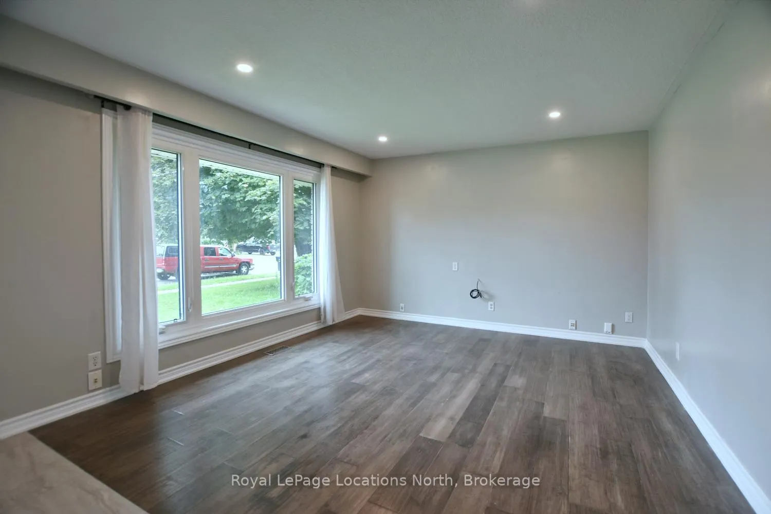 Photo 16 of 638 Oak Street, Collingwood — HOMEH
