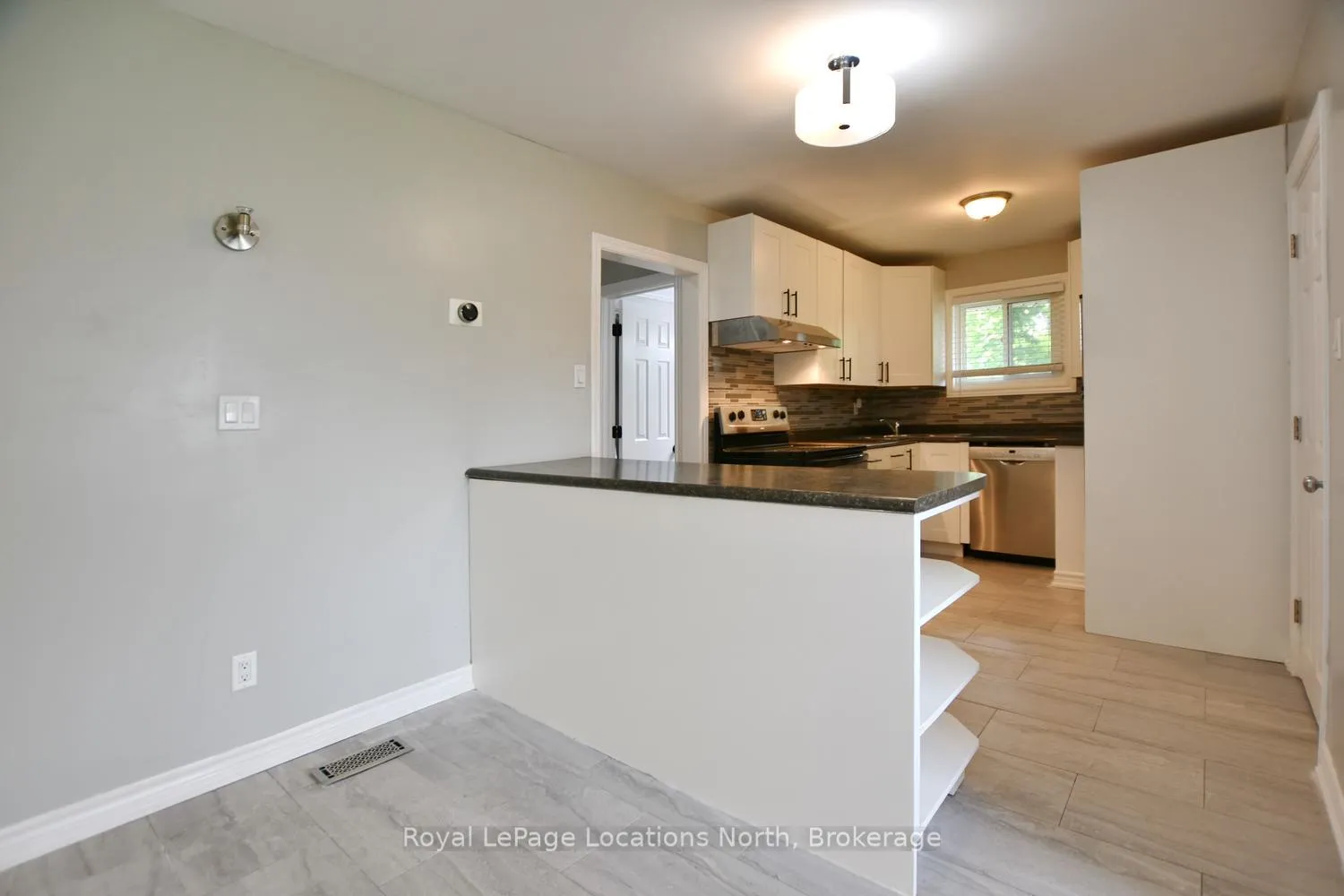 Photo 17 of 638 Oak Street, Collingwood — HOMEH