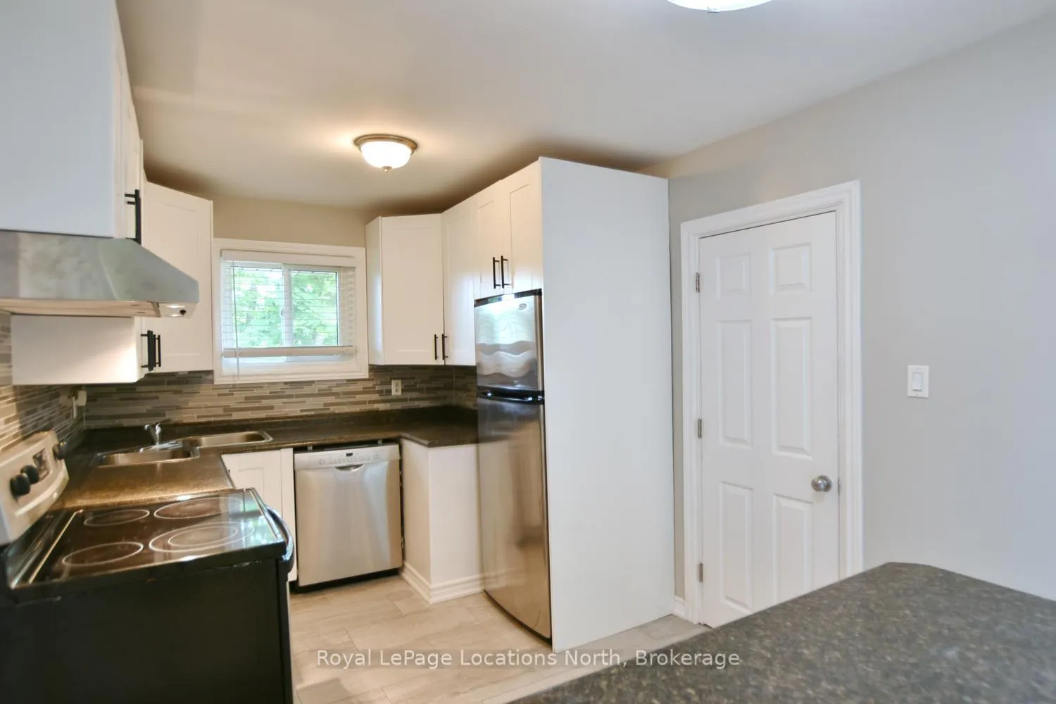 Photo 19 of 638 Oak Street, Collingwood — HOMEH
