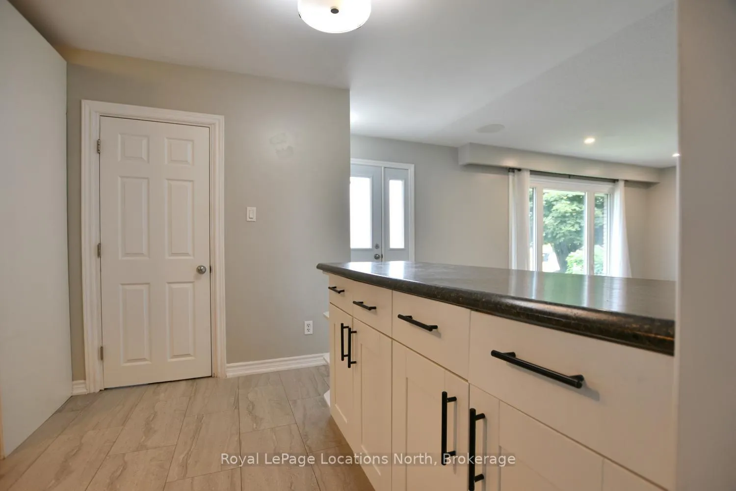 Photo 21 of 638 Oak Street, Collingwood — HOMEH