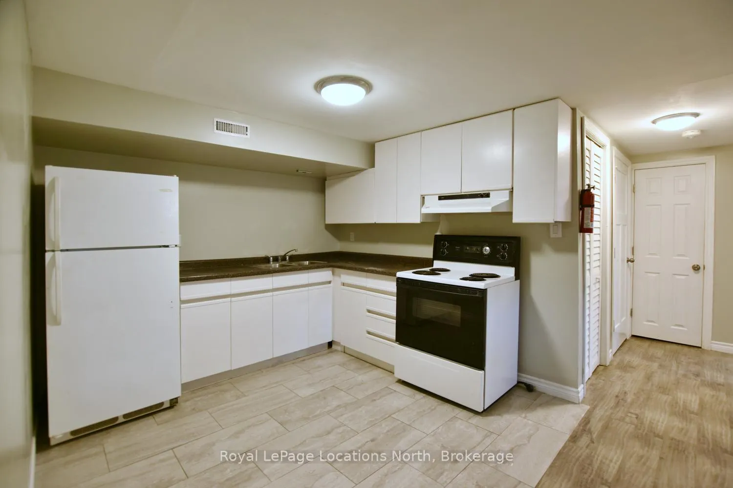 Photo 43 of 638 Oak Street, Collingwood — HOMEH