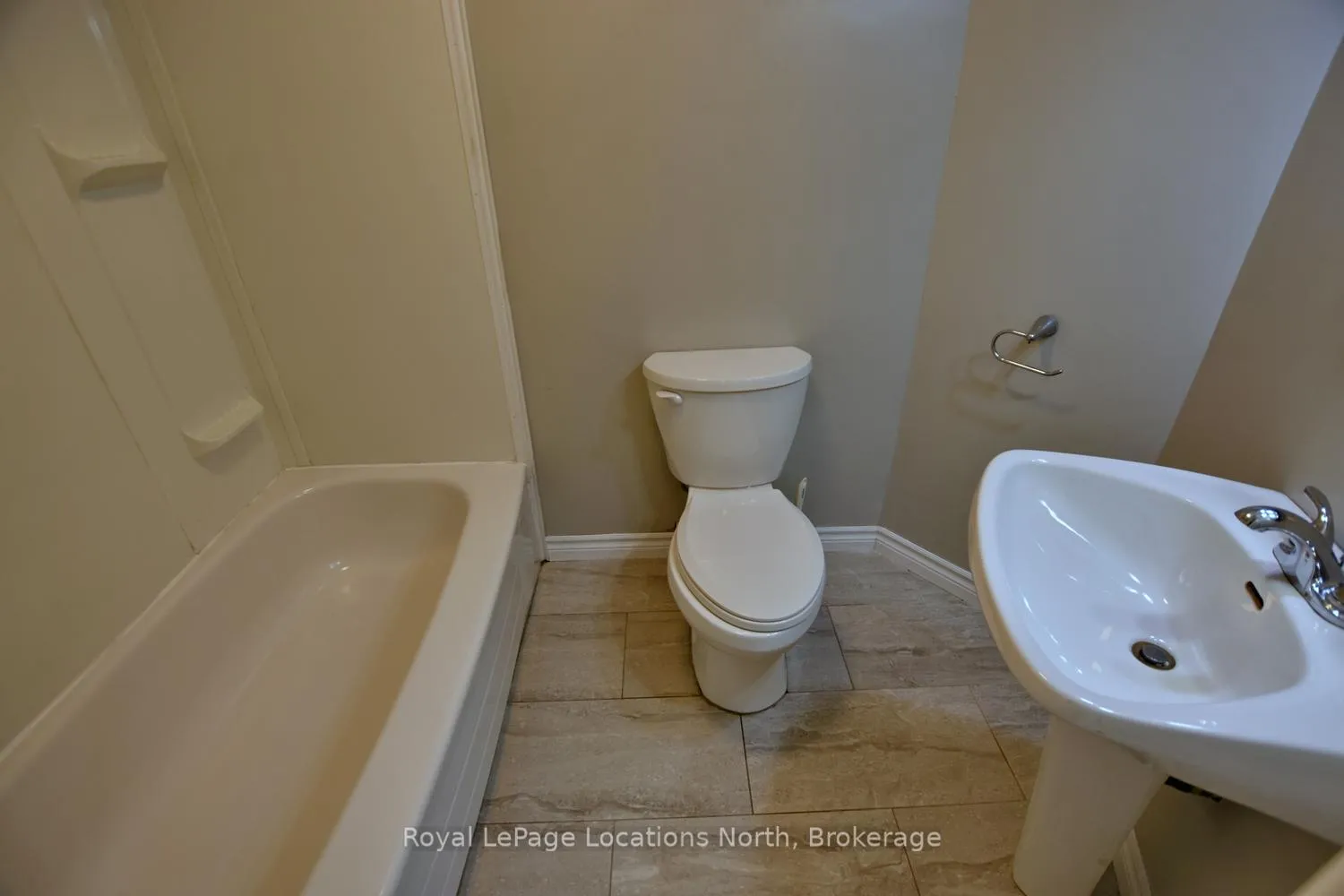 Photo 47 of 638 Oak Street, Collingwood — HOMEH