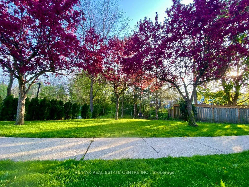 Photo 36 of Unit 604, 26 Hall Road, Halton Hills, Georgetown — HOMEH