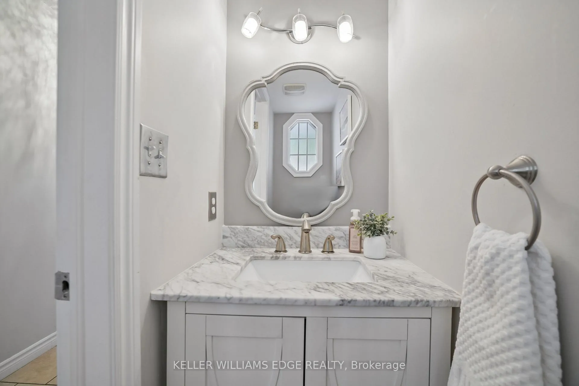 Photo 7 of Unit 35, 39 Pinewoods Drive, Hamilton, Stoney Creek Mountain — HOMEH