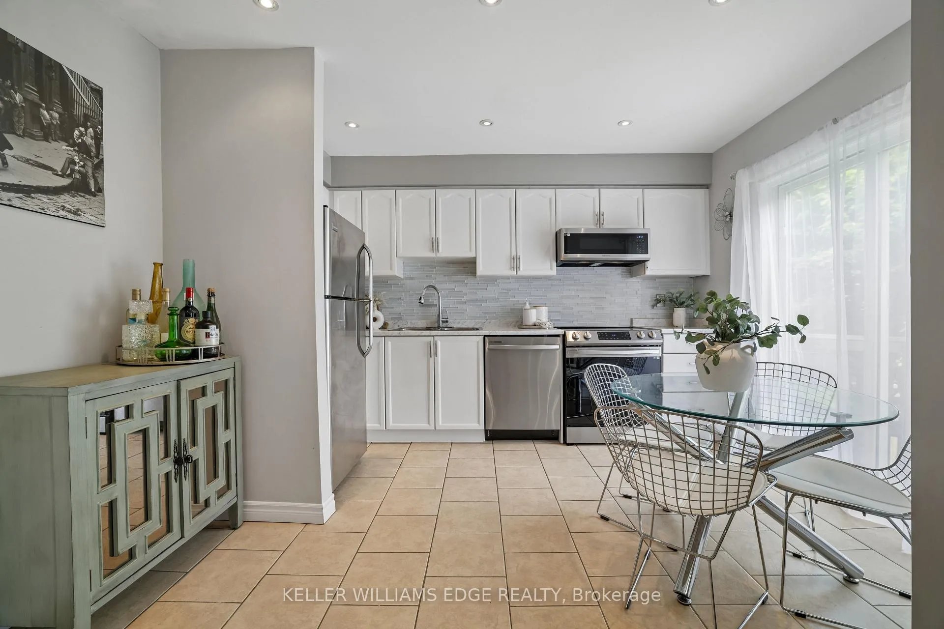 Photo 11 of Unit 35, 39 Pinewoods Drive, Hamilton, Stoney Creek Mountain — HOMEH
