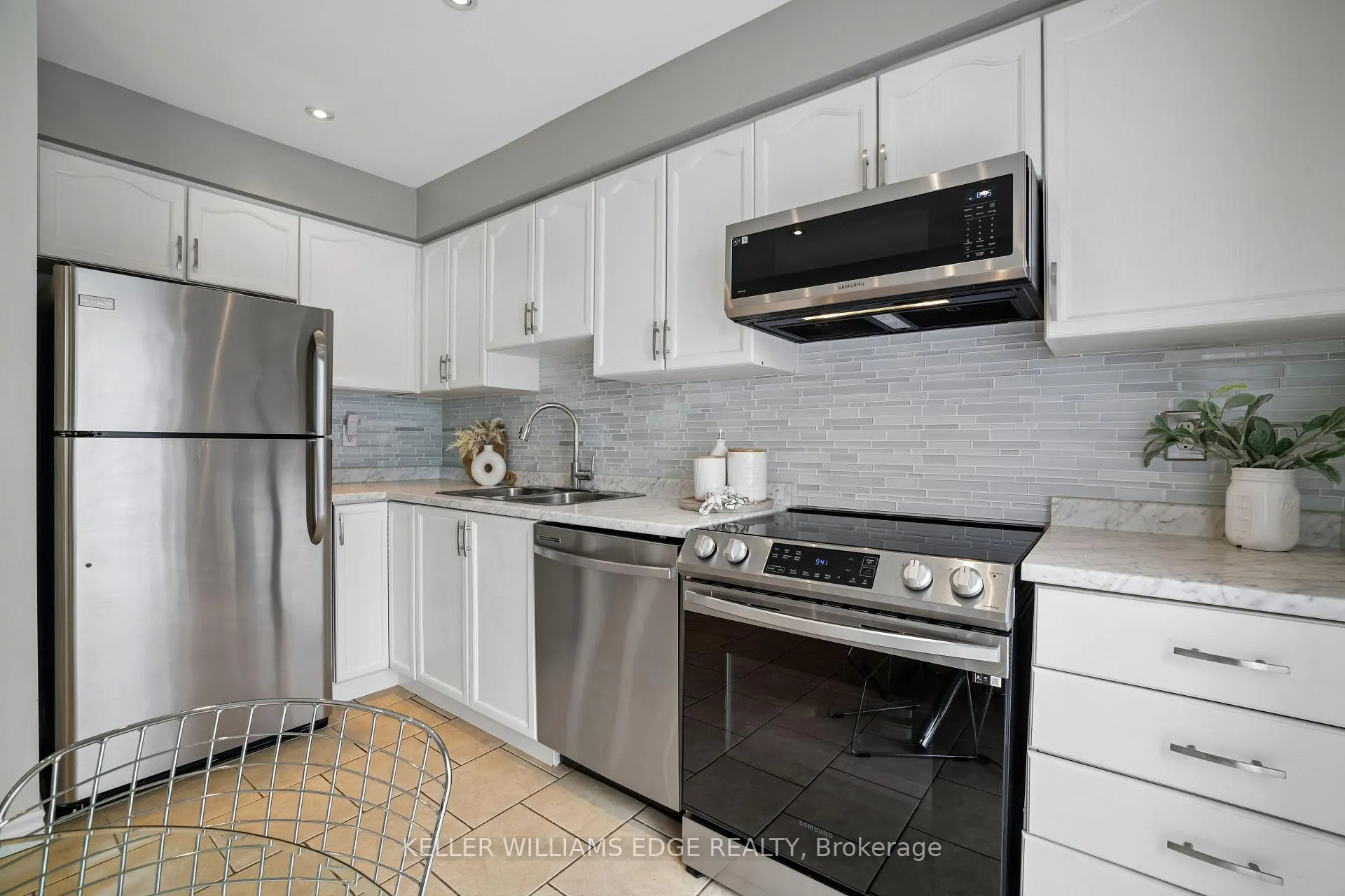 Photo 12 of Unit 35, 39 Pinewoods Drive, Hamilton, Stoney Creek Mountain — HOMEH