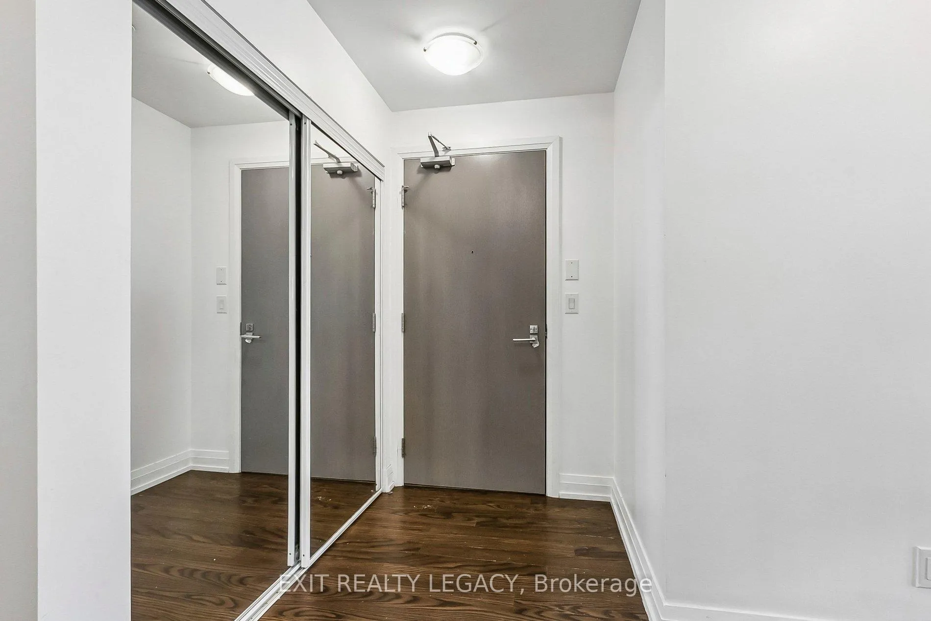 Photo 5 of Unit 710, 7167 Yonge Street, Markham, Grandview — HOMEH