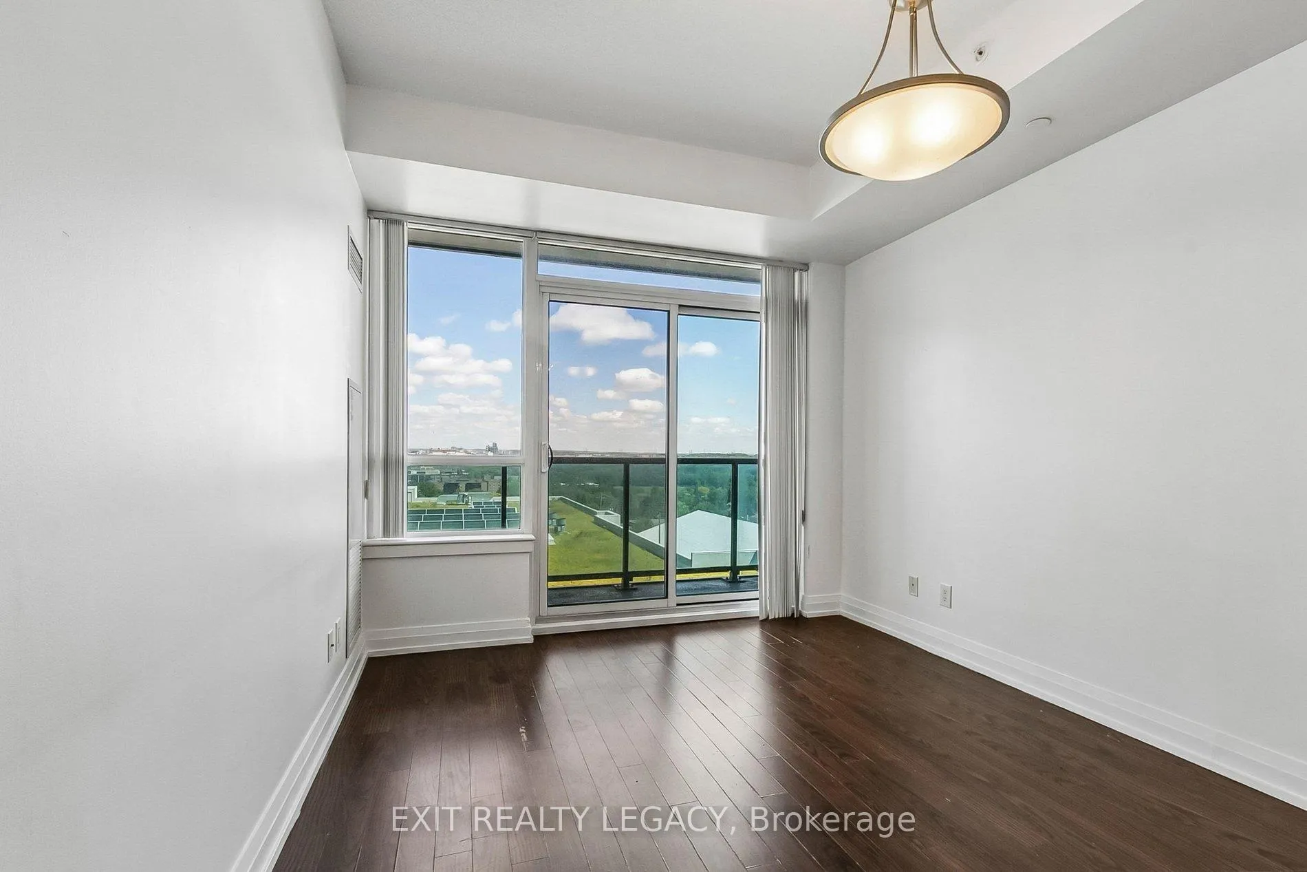 Photo 6 of Unit 710, 7167 Yonge Street, Markham, Grandview — HOMEH