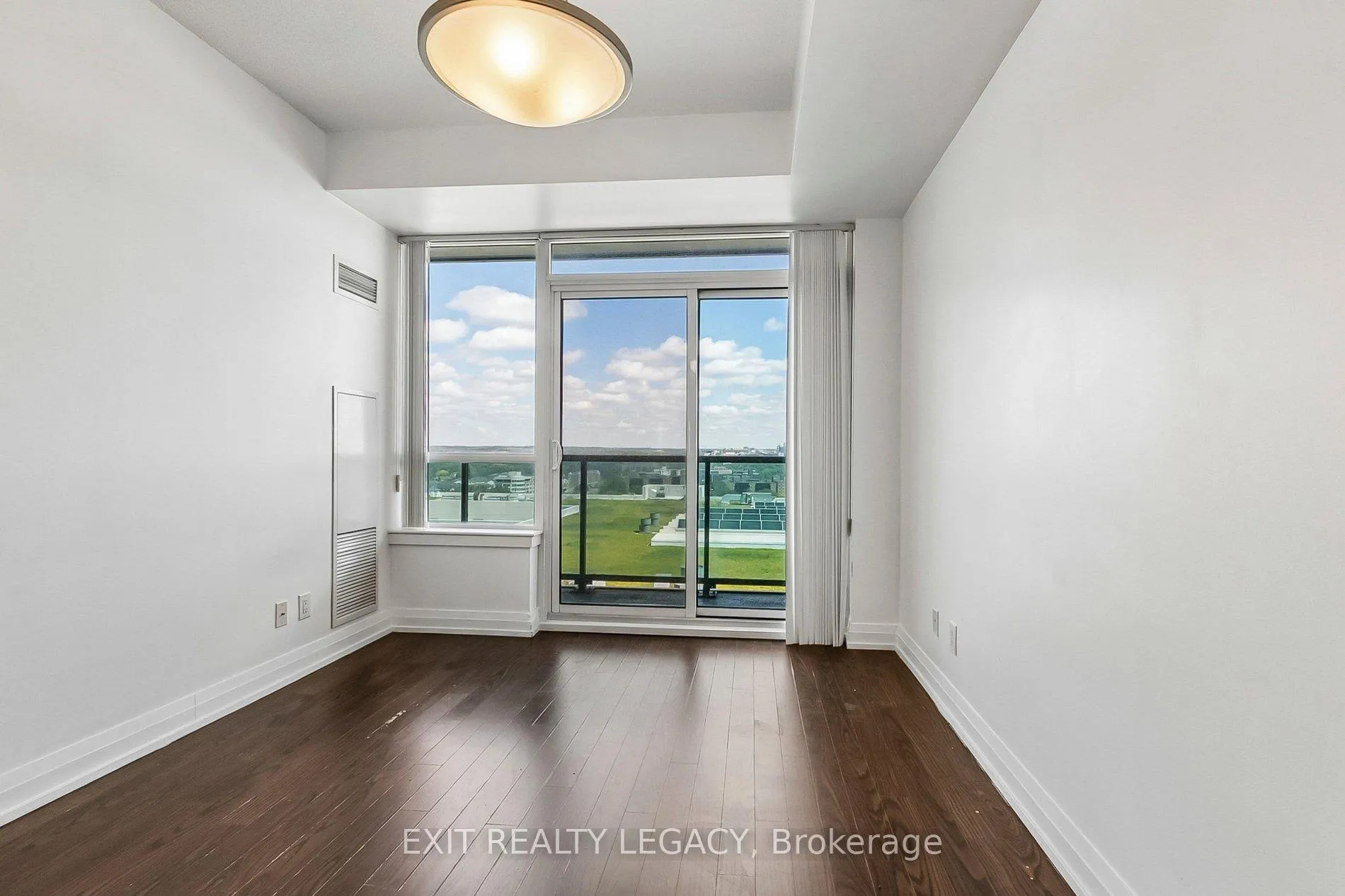 Photo 7 of Unit 710, 7167 Yonge Street, Markham, Grandview — HOMEH