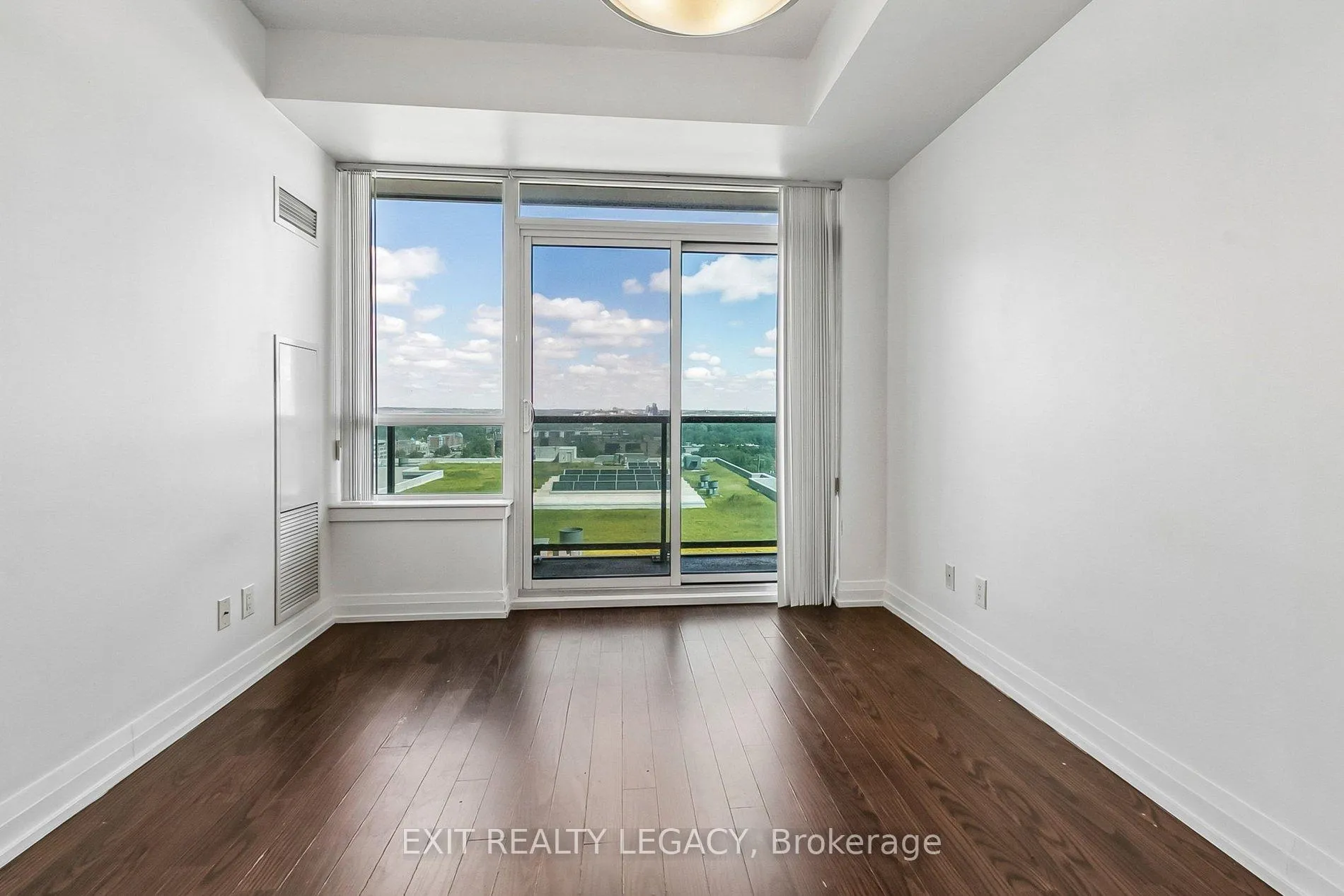 Photo 8 of Unit 710, 7167 Yonge Street, Markham, Grandview — HOMEH